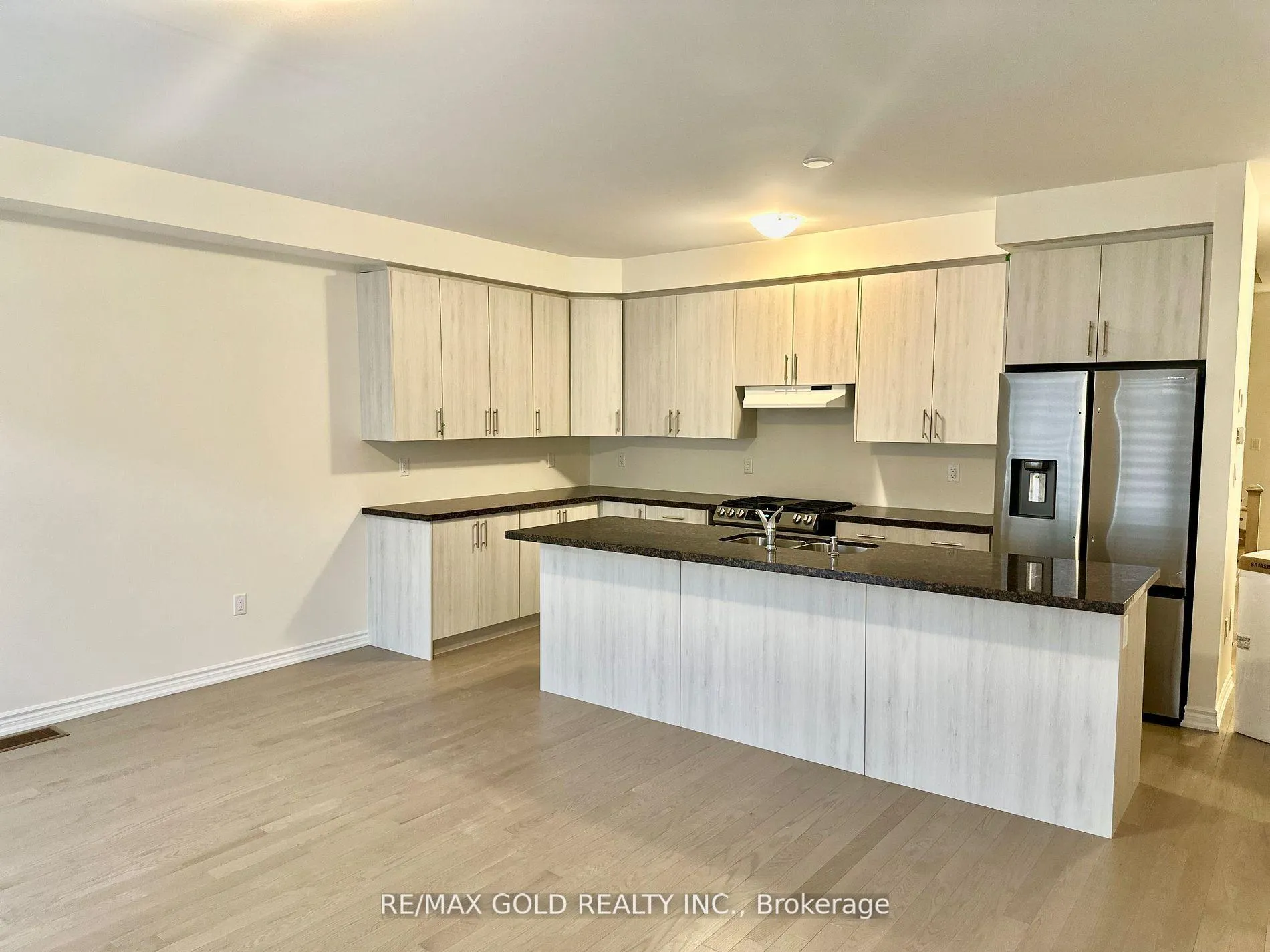 Photo 5 of 49 Singhampton Road, Vaughan, Kleinburg — HOMEH