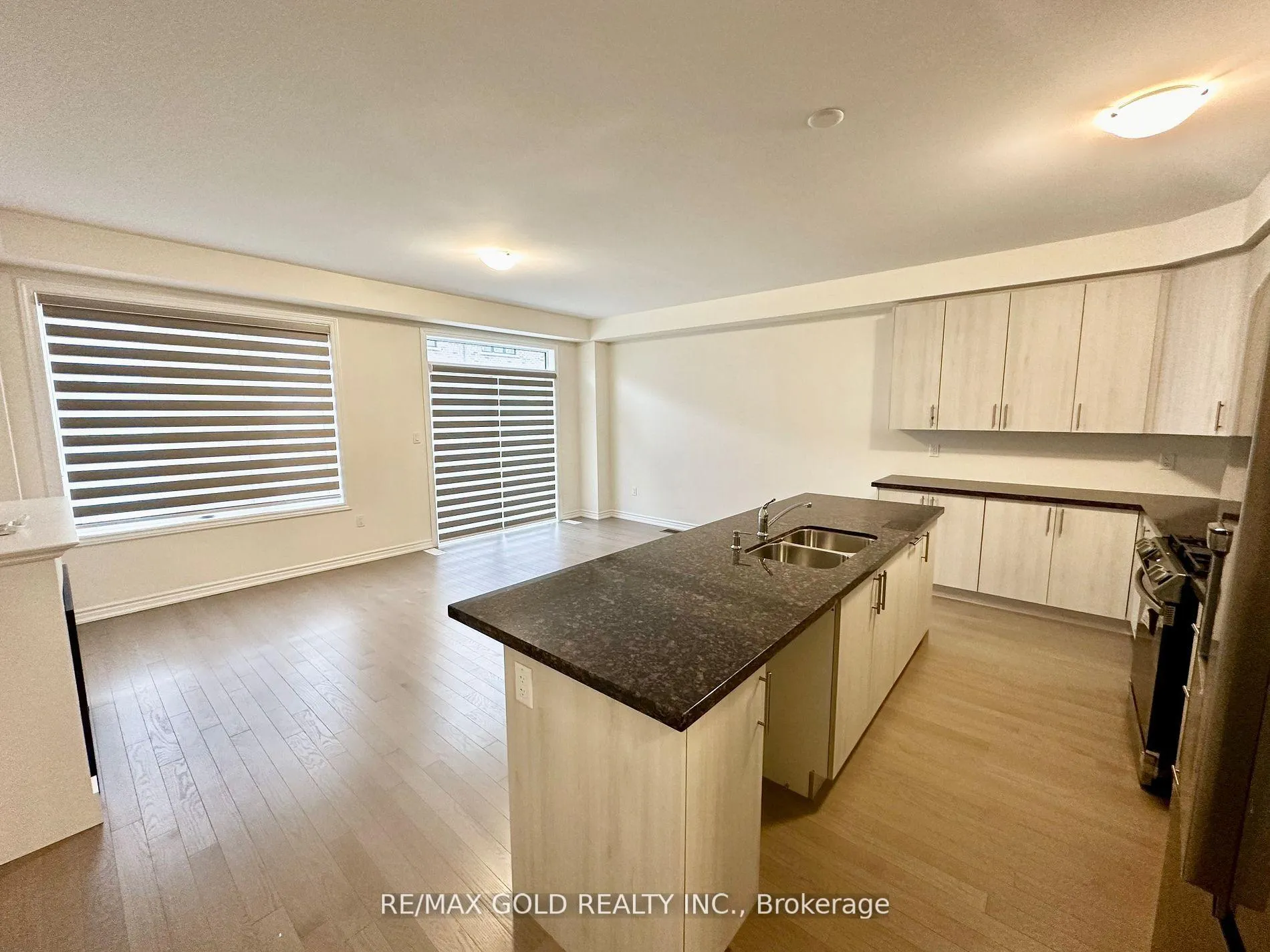 Photo 7 of 49 Singhampton Road, Vaughan, Kleinburg — HOMEH