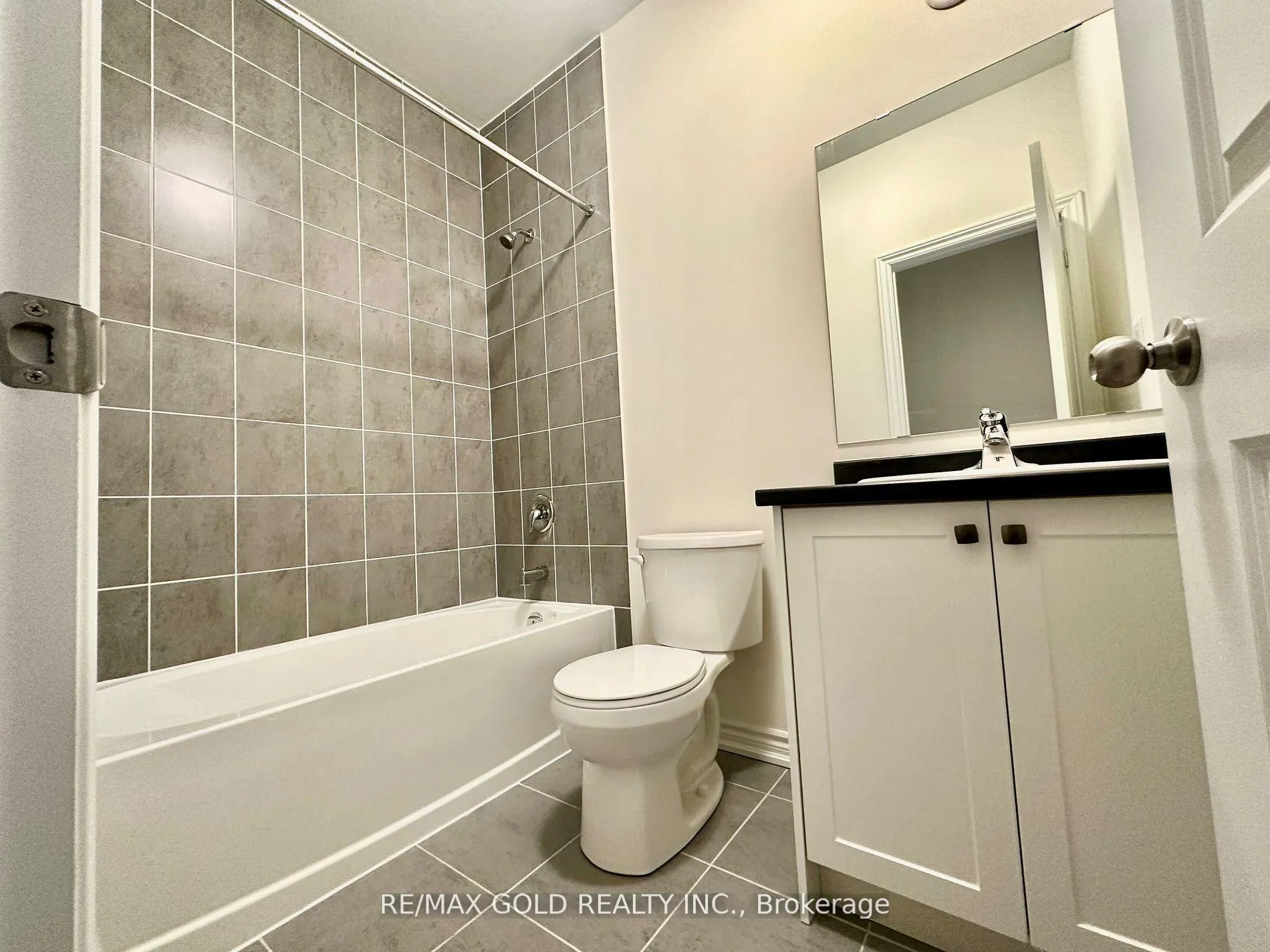 Photo 9 of 49 Singhampton Road, Vaughan, Kleinburg — HOMEH
