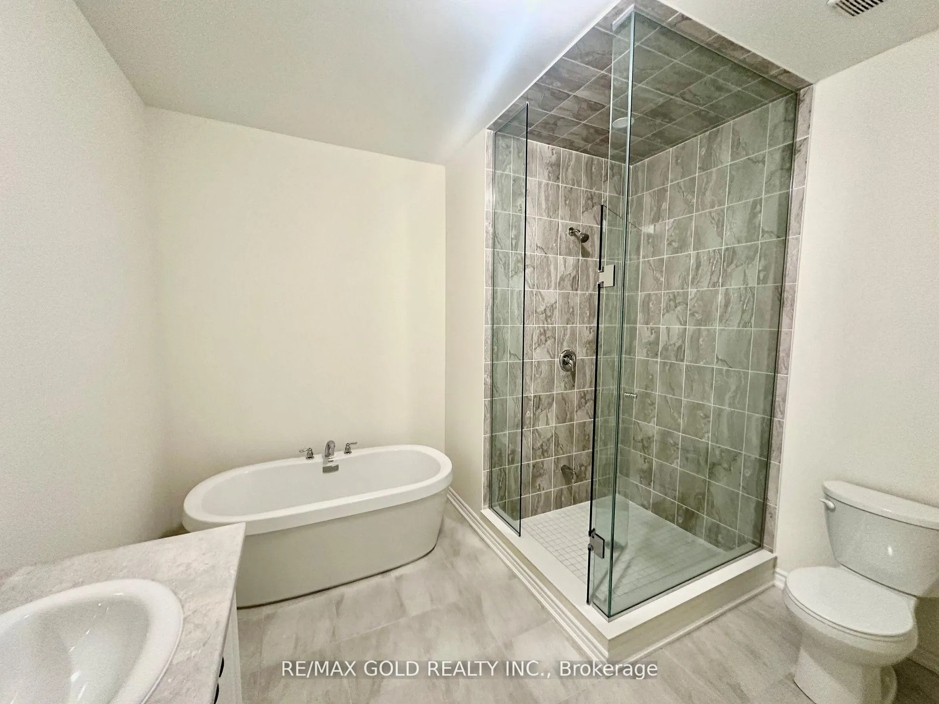 Photo 12 of 49 Singhampton Road, Vaughan, Kleinburg — HOMEH