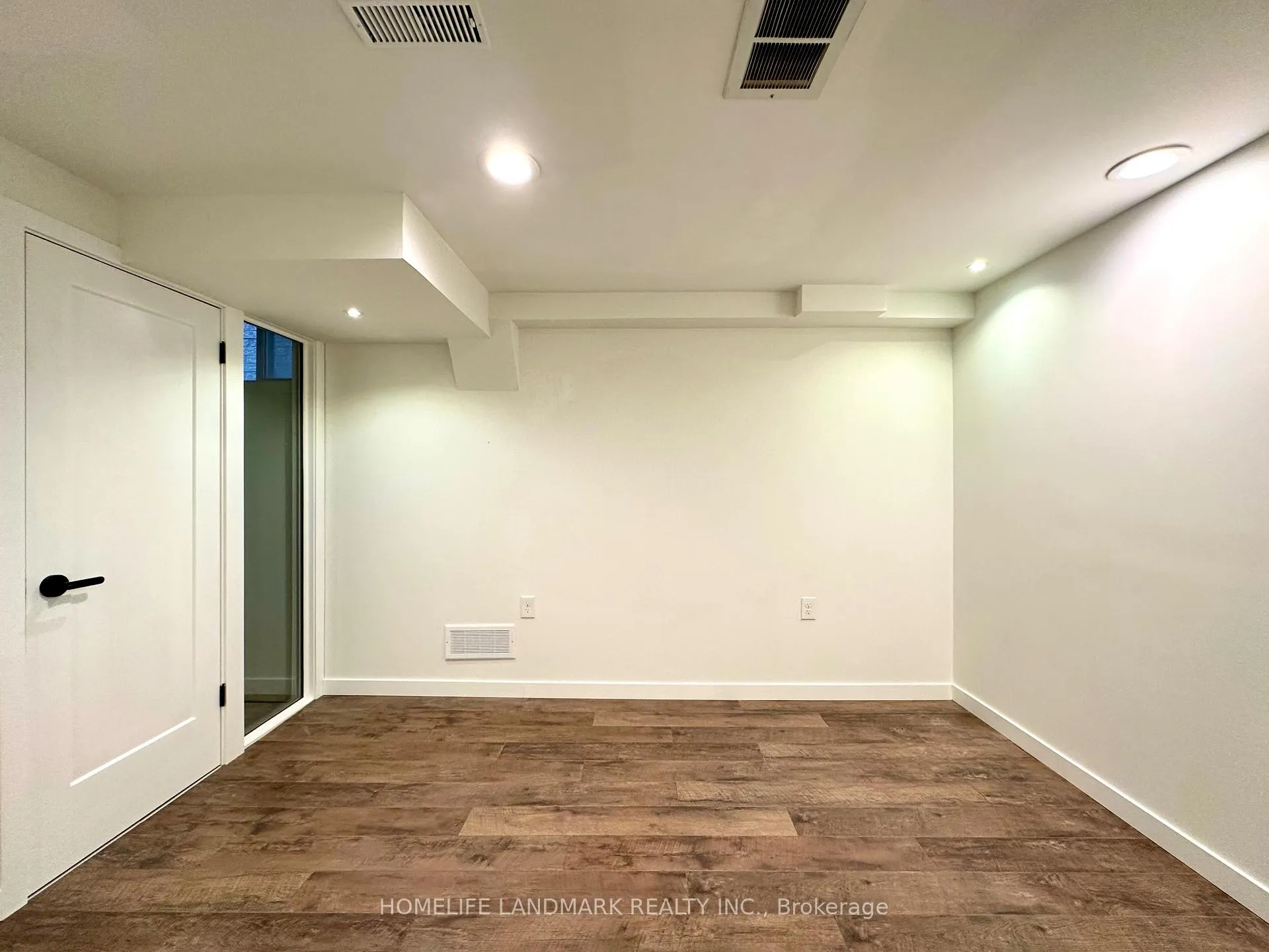 Photo 13 of Unit Bsmt, 21 Villandry Crescent, Vaughan, Maple — HOMEH