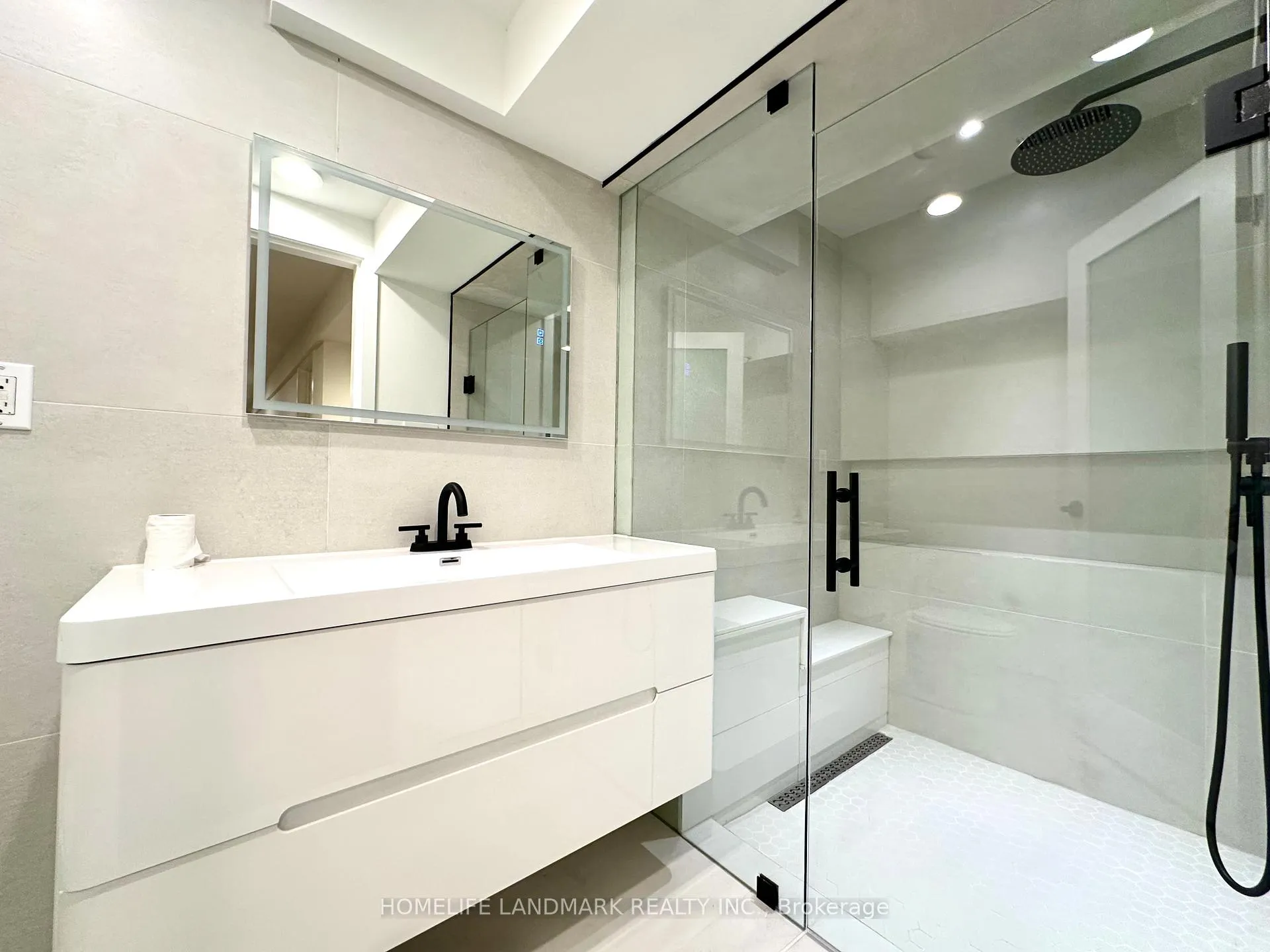 Photo 17 of Unit Bsmt, 21 Villandry Crescent, Vaughan, Maple — HOMEH