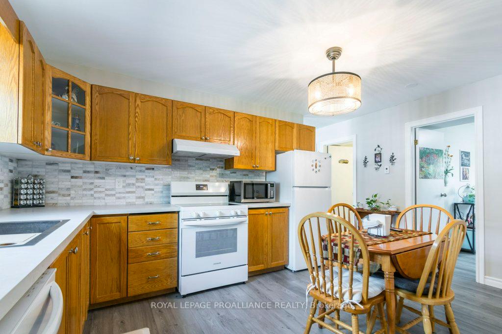 Photo 4 of 412 Victoria Street N, Tweed, Tweed (Village) — HOMEH