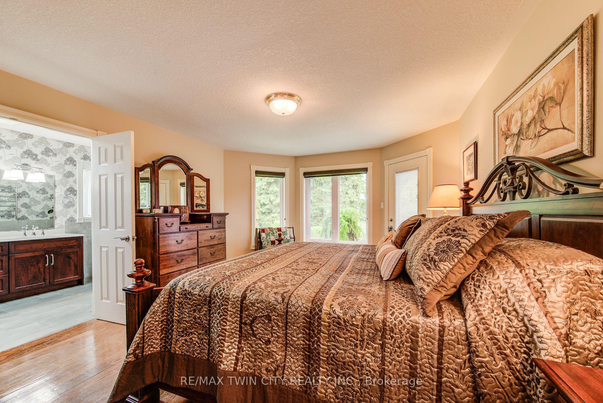 Photo 32 of 48 Peter Street, Wellesley — HOMEH