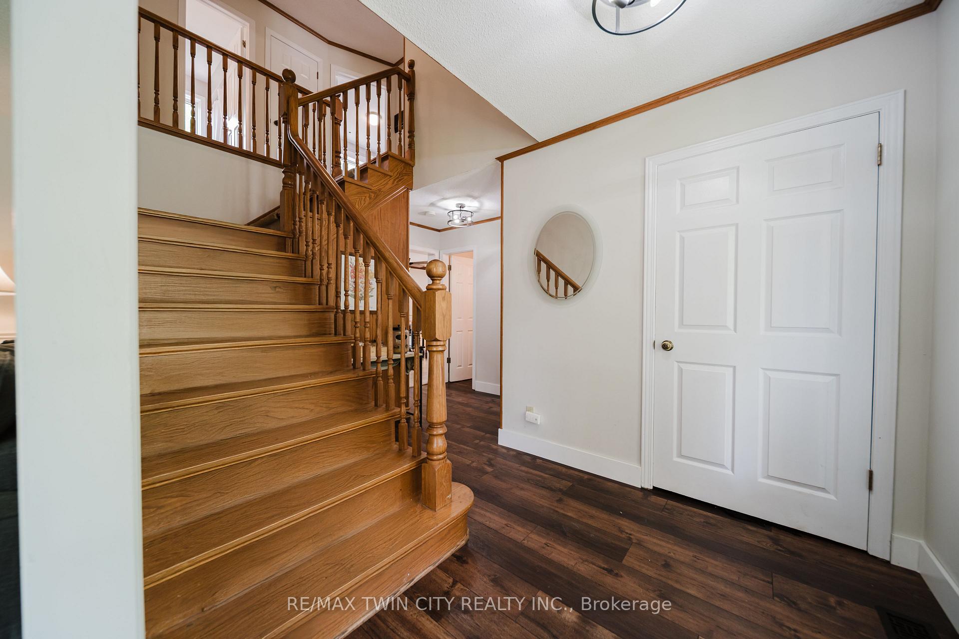 Photo 4 of 17 Village Road, Wellesley — HOMEH