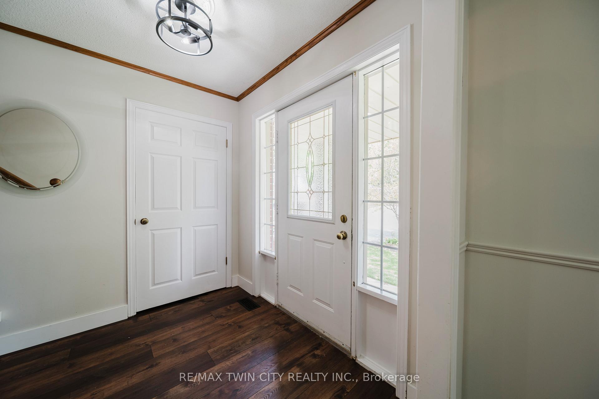 Photo 5 of 17 Village Road, Wellesley — HOMEH