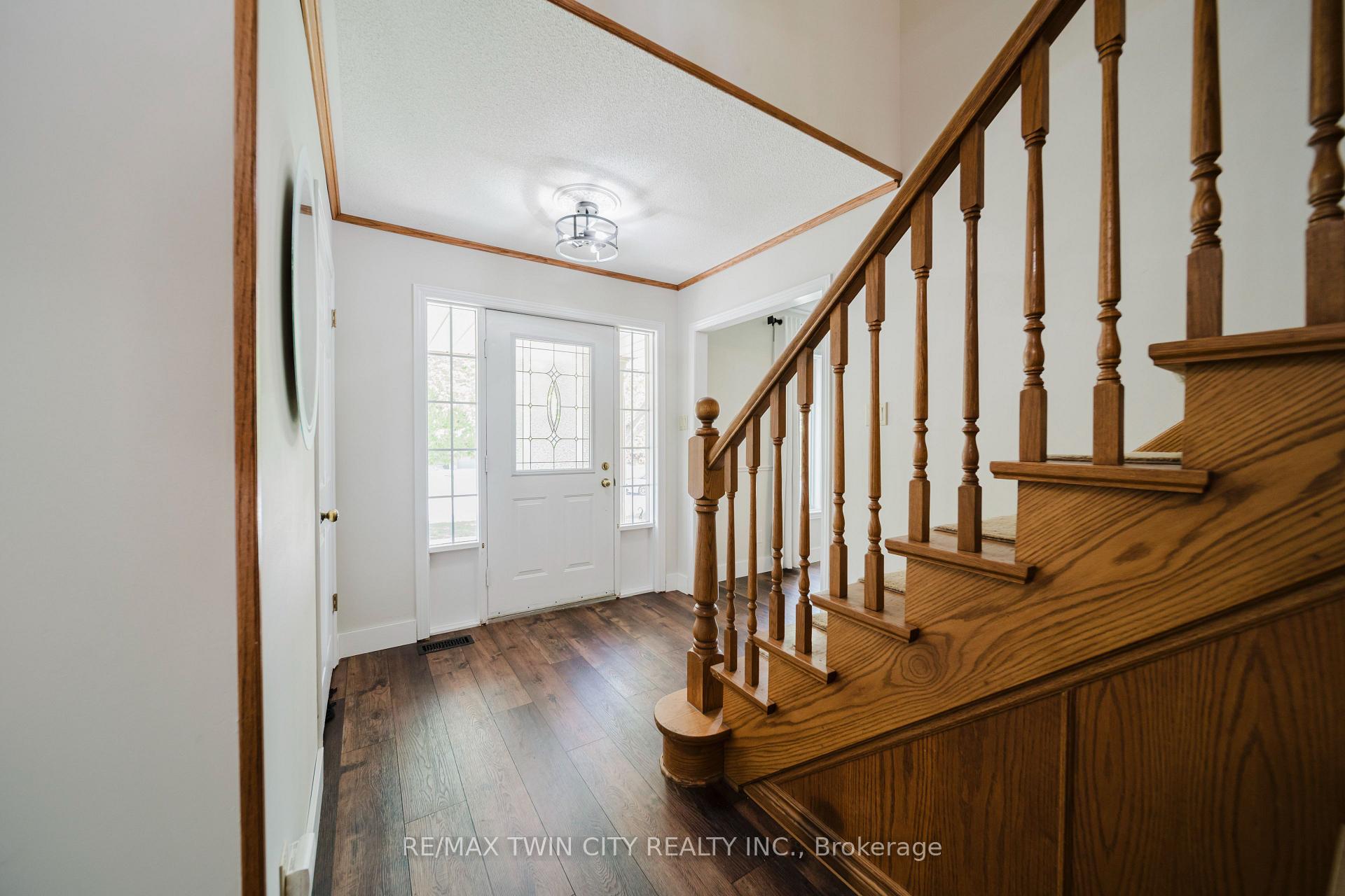 Photo 6 of 17 Village Road, Wellesley — HOMEH