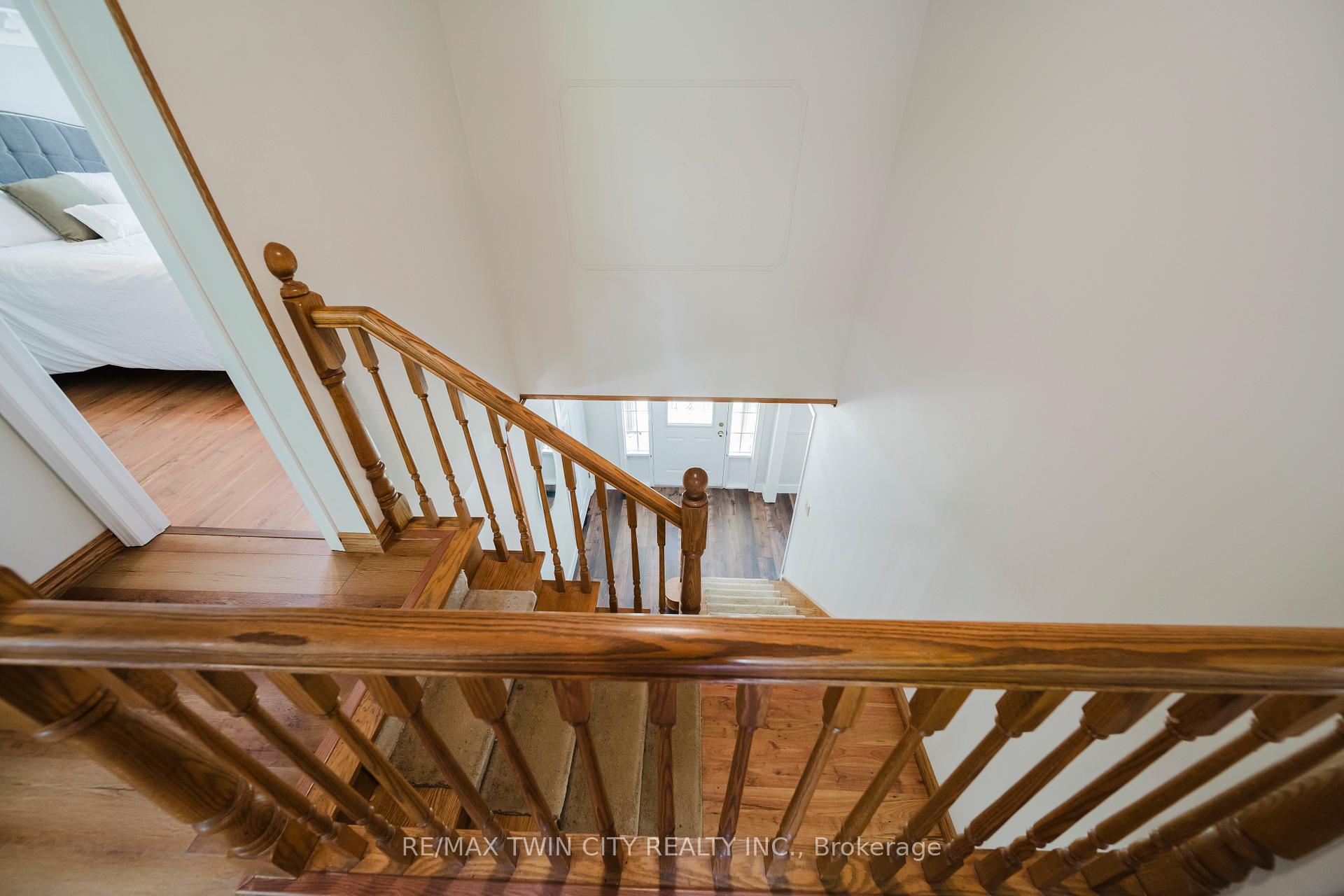Photo 7 of 17 Village Road, Wellesley — HOMEH