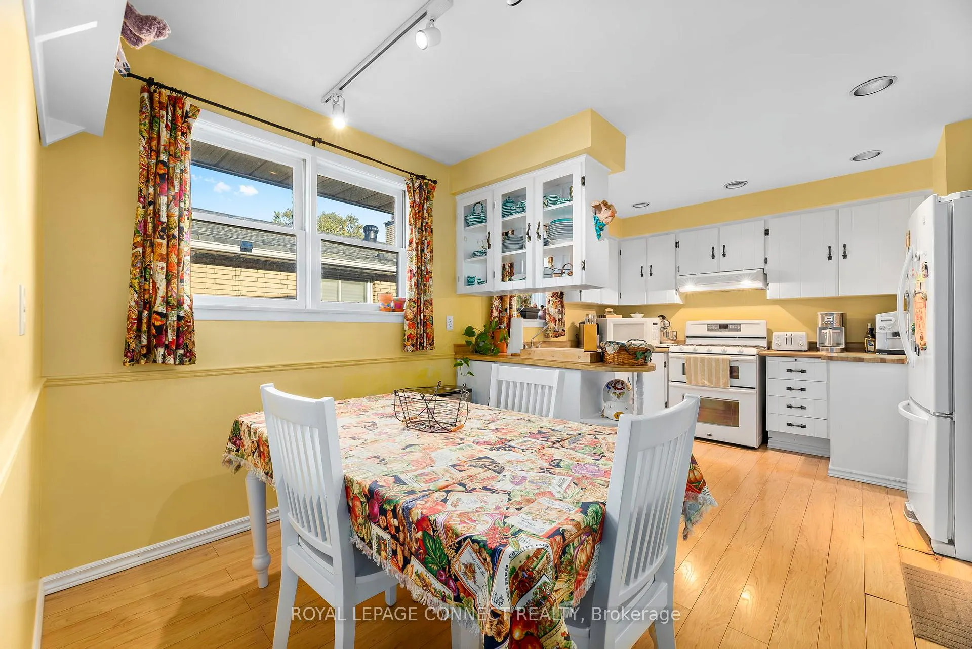 Photo 16 of 166 Clements Road E, Ajax, South East — HOMEH