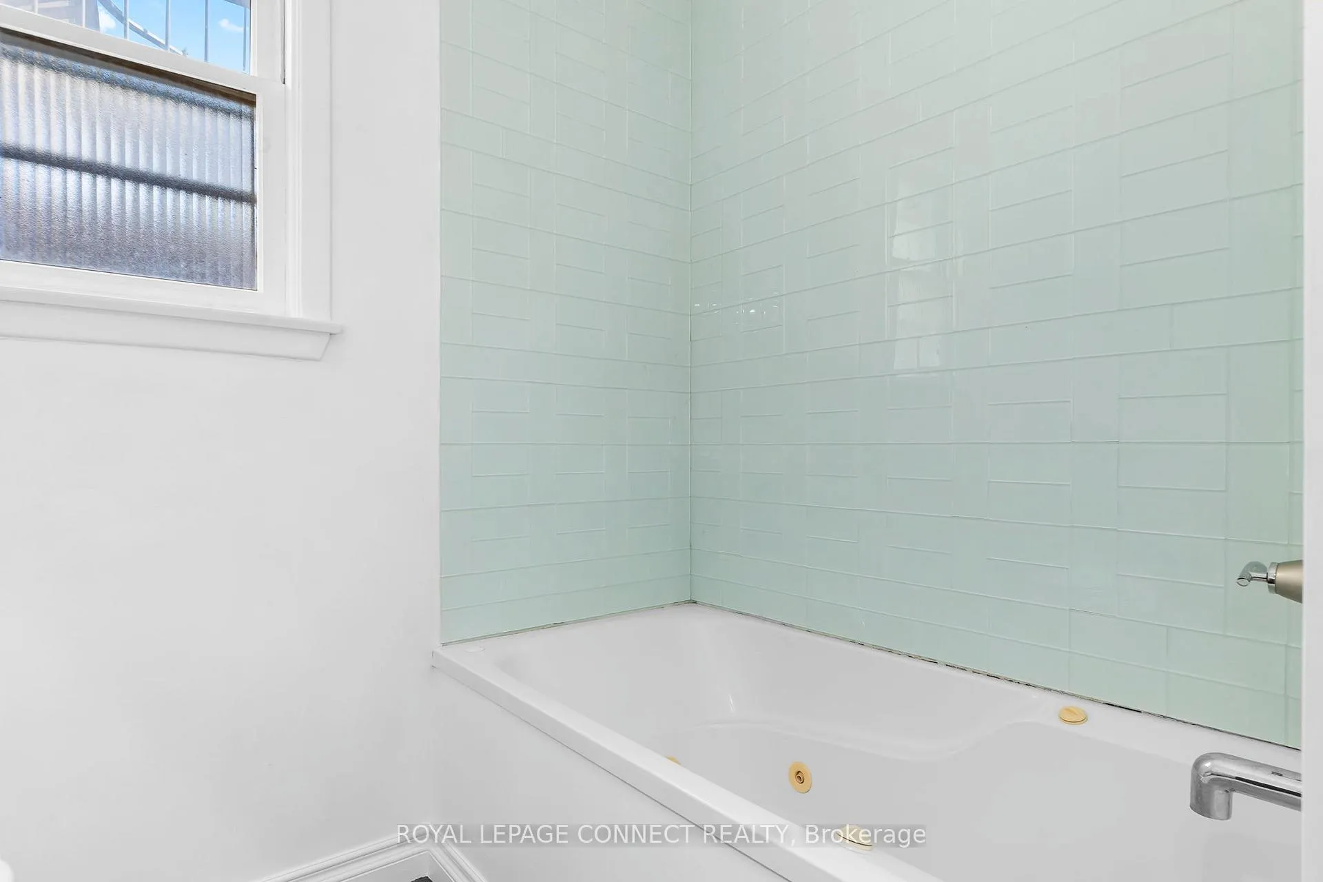 Photo 20 of 166 Clements Road E, Ajax, South East — HOMEH
