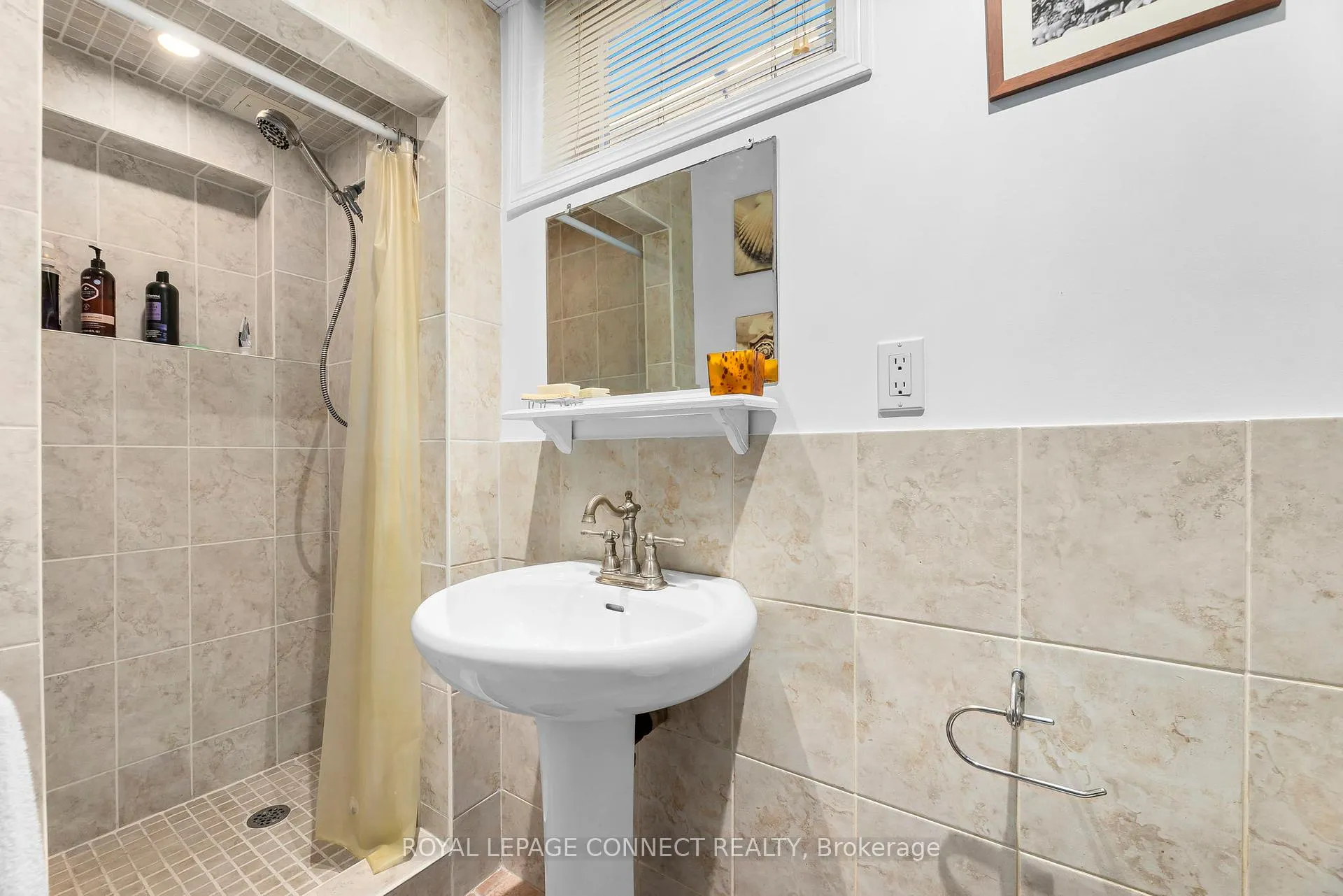 Photo 31 of 166 Clements Road E, Ajax, South East — HOMEH