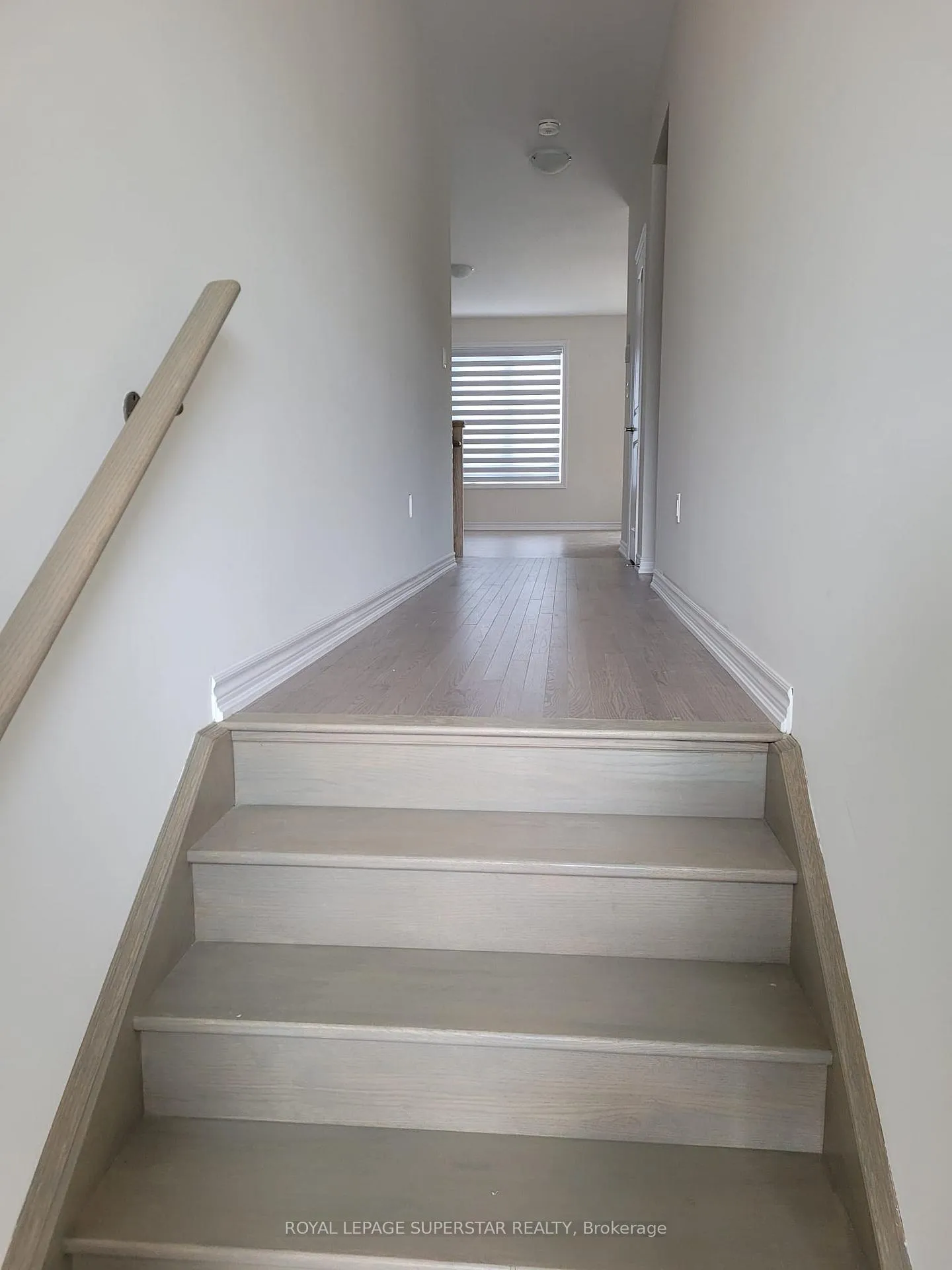 Photo 4 of 133 Berkely Street, Wasaga Beach — HOMEH