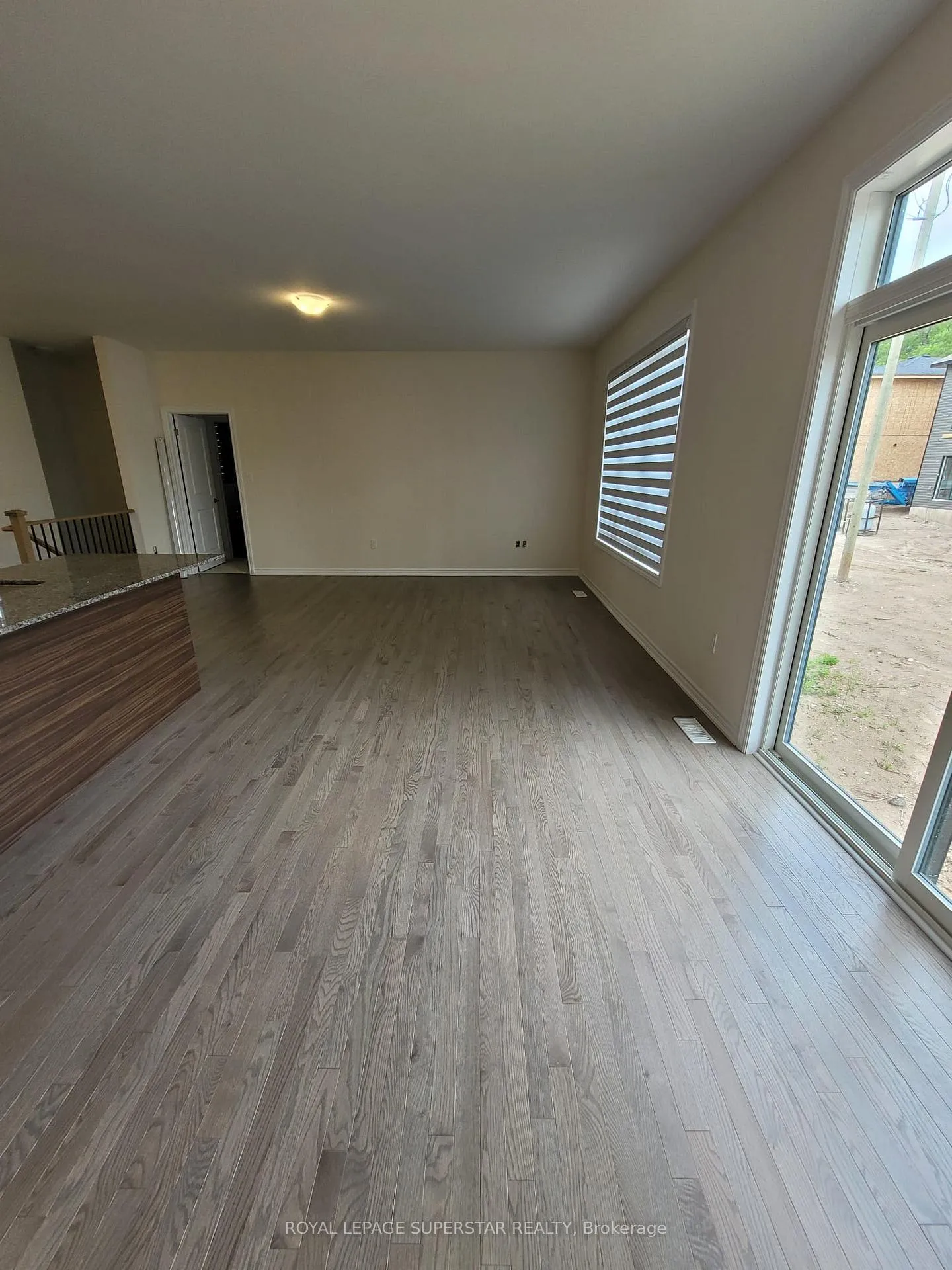 Photo 5 of 133 Berkely Street, Wasaga Beach — HOMEH