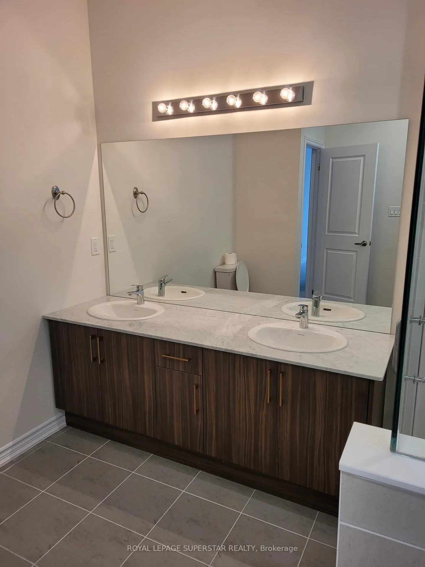 Photo 11 of 133 Berkely Street, Wasaga Beach — HOMEH