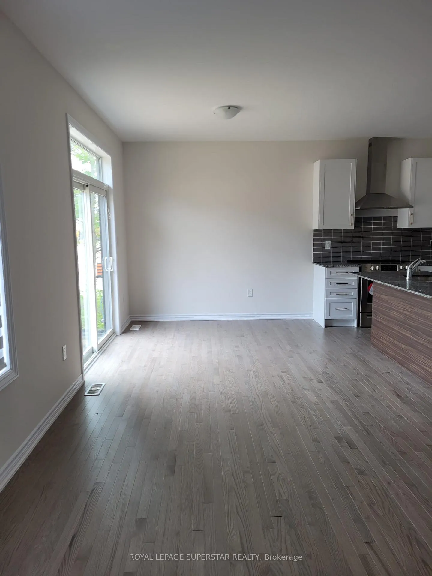 Photo 15 of 133 Berkely Street, Wasaga Beach — HOMEH