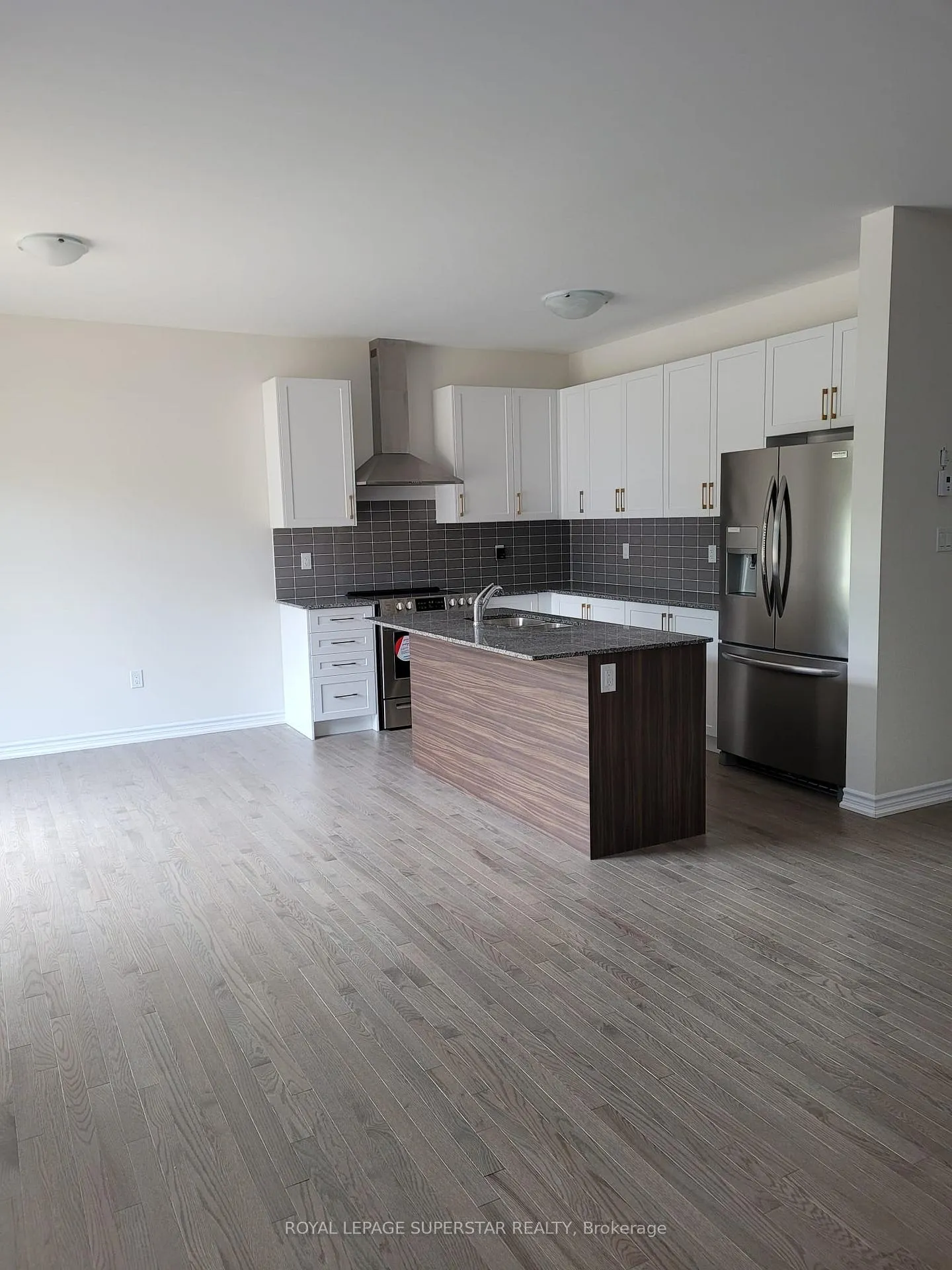 Photo 16 of 133 Berkely Street, Wasaga Beach — HOMEH