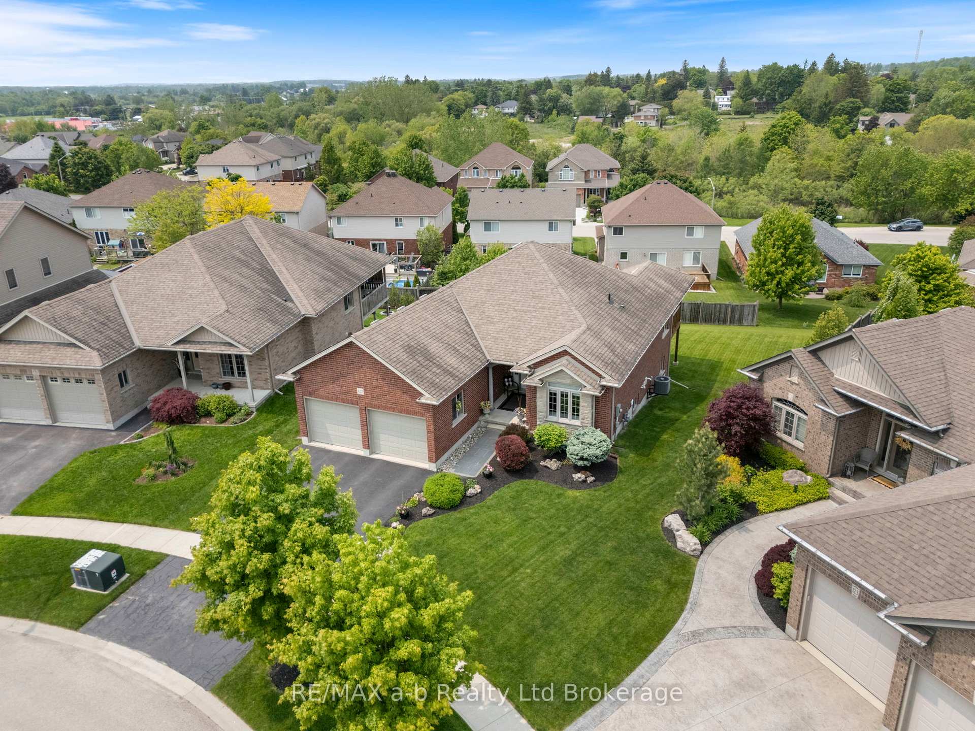 Photo 2 of 127 Gerber Meadows Drive, Wellesley — HOMEH