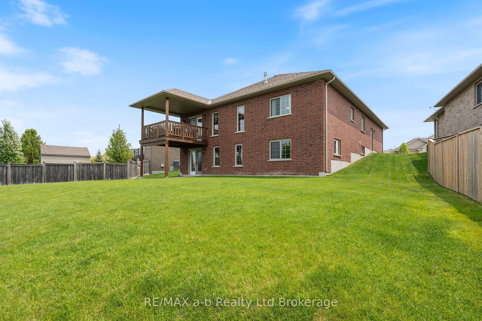 Photo 4 of 127 Gerber Meadows Drive, Wellesley — HOMEH
