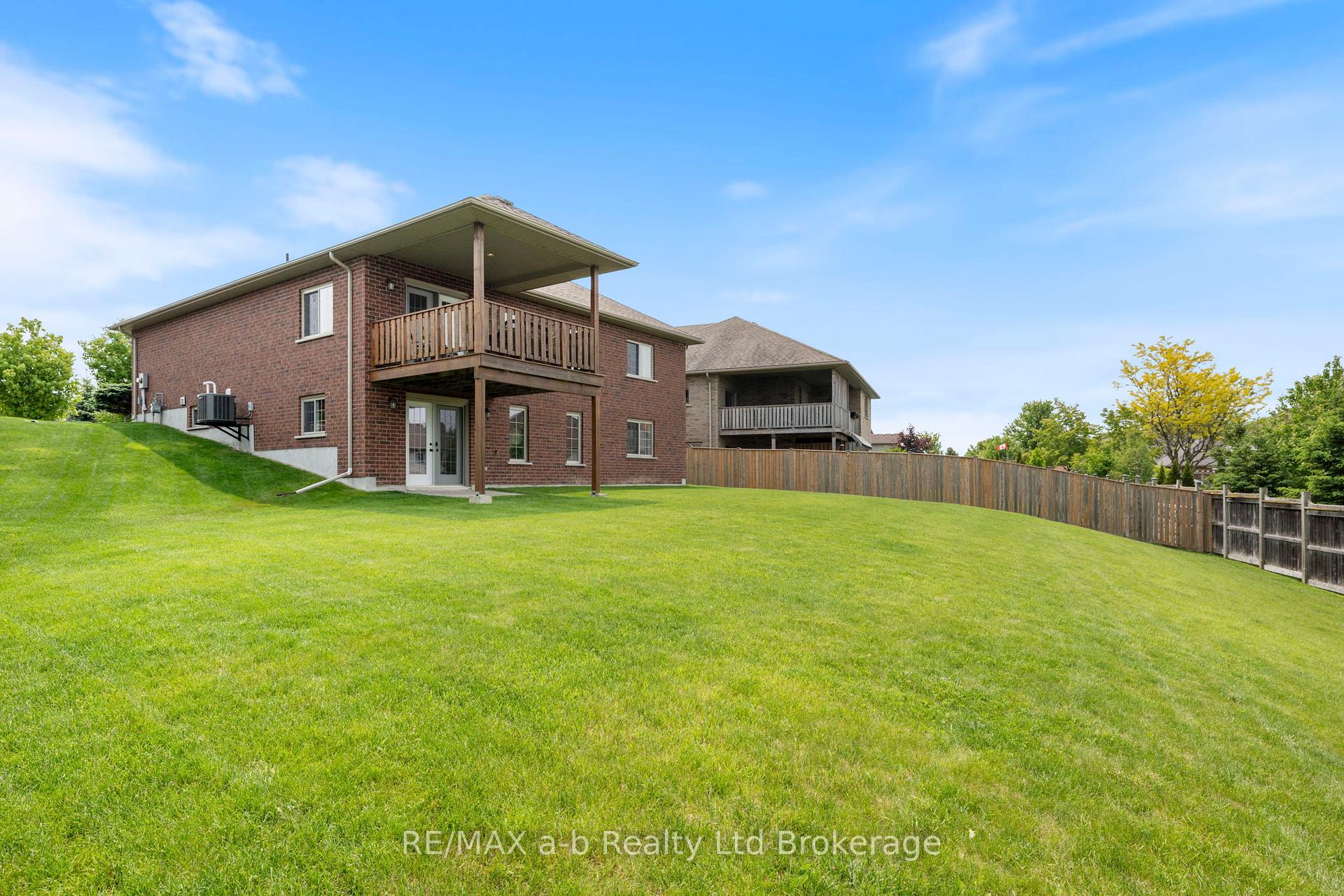 Photo 5 of 127 Gerber Meadows Drive, Wellesley — HOMEH