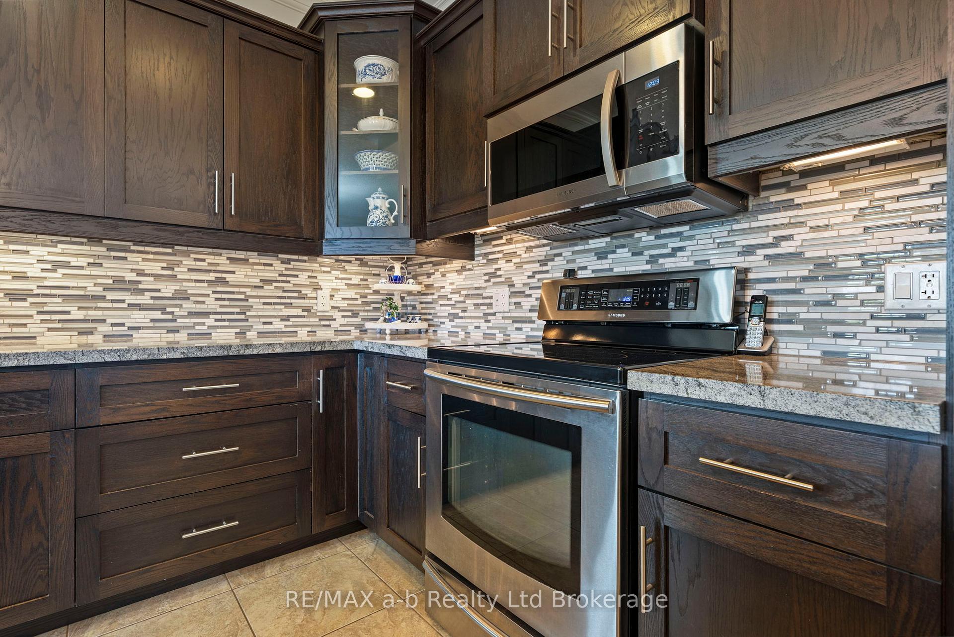 Photo 14 of 127 Gerber Meadows Drive, Wellesley — HOMEH