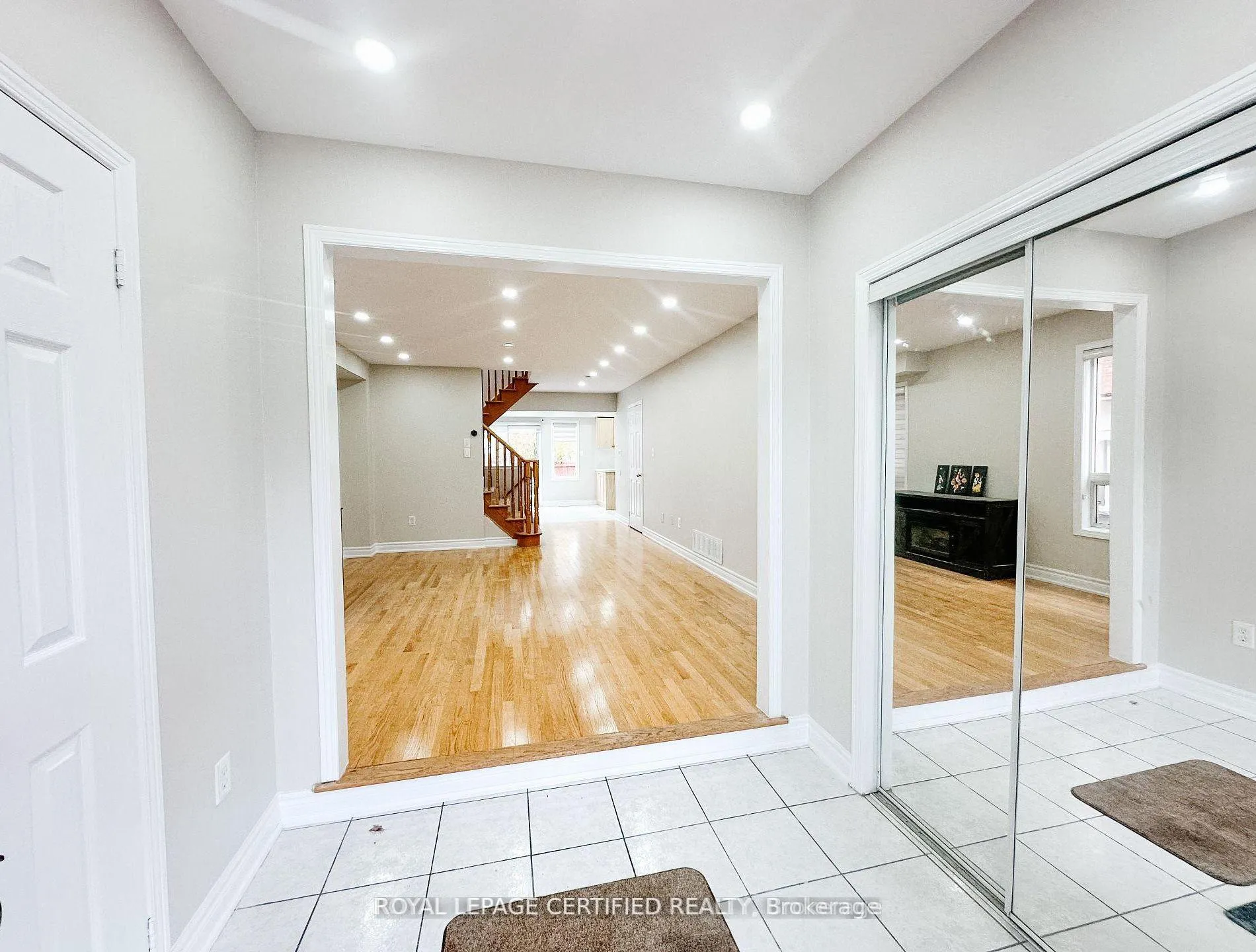 Photo 3 of 30 Lucerne Drive, Vaughan, Vellore Village — HOMEH