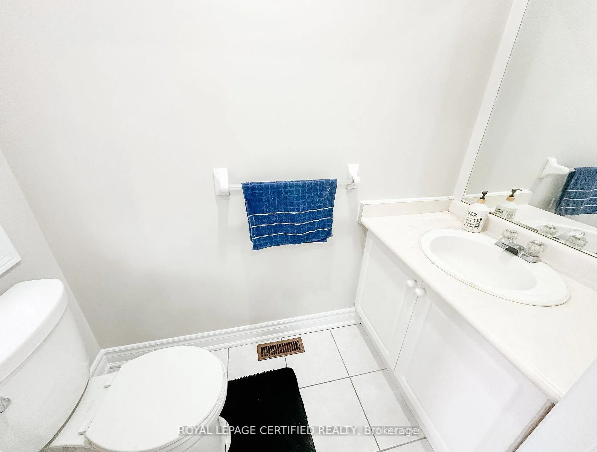 Photo 4 of 30 Lucerne Drive, Vaughan, Vellore Village — HOMEH