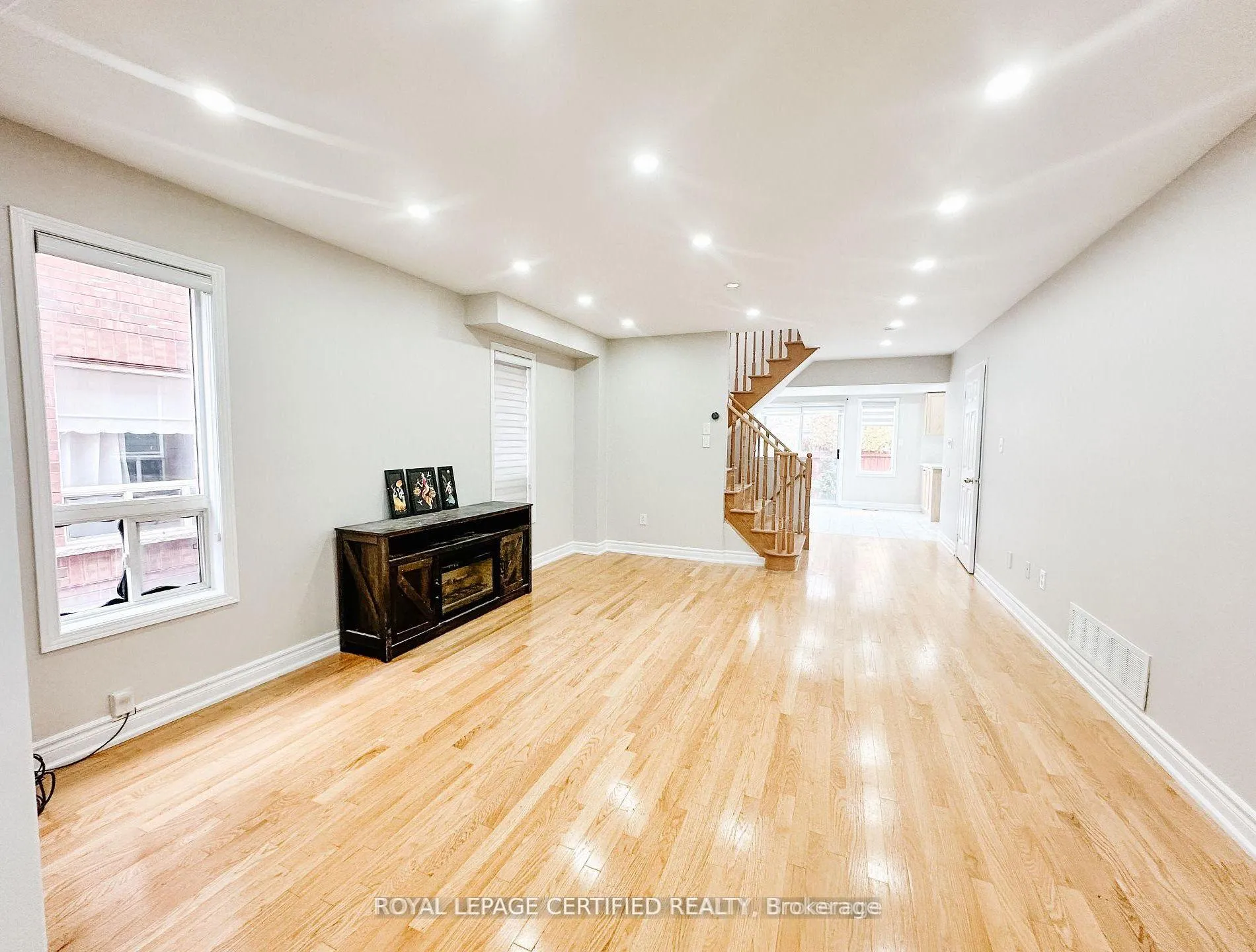 Photo 5 of 30 Lucerne Drive, Vaughan, Vellore Village — HOMEH
