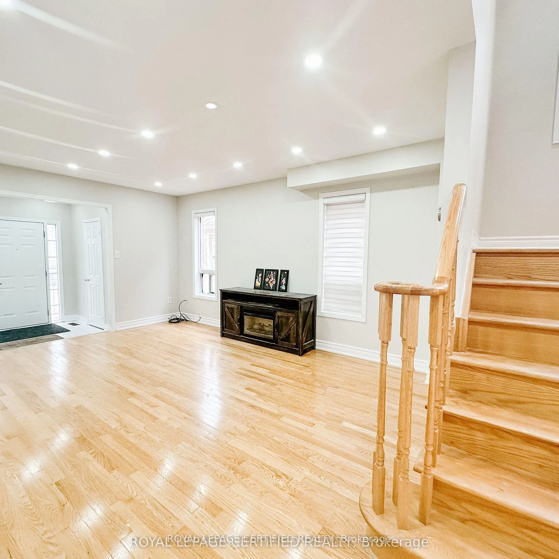 Photo 7 of 30 Lucerne Drive, Vaughan, Vellore Village — HOMEH