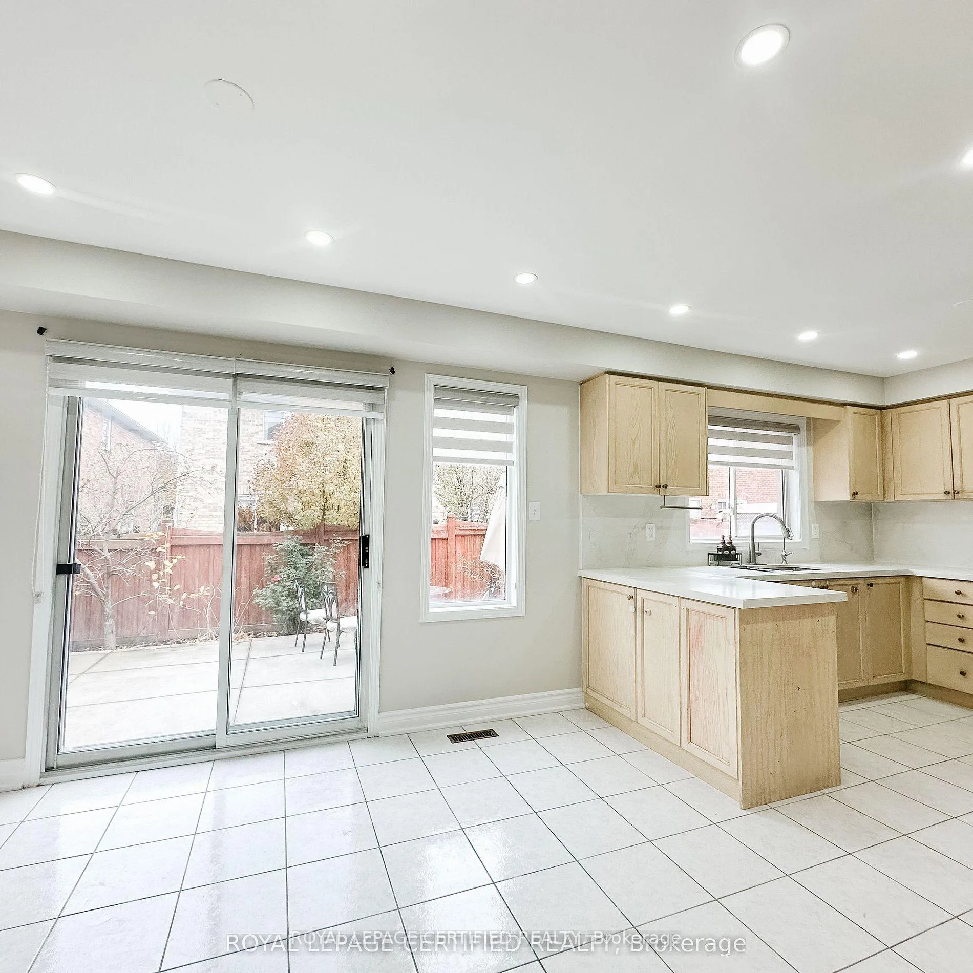 Photo 10 of 30 Lucerne Drive, Vaughan, Vellore Village — HOMEH