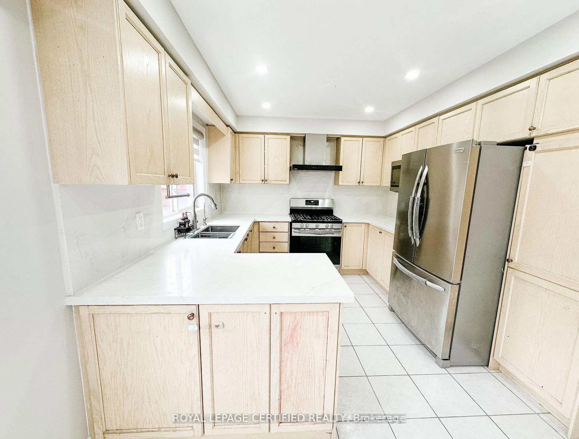 Photo 13 of 30 Lucerne Drive, Vaughan, Vellore Village — HOMEH