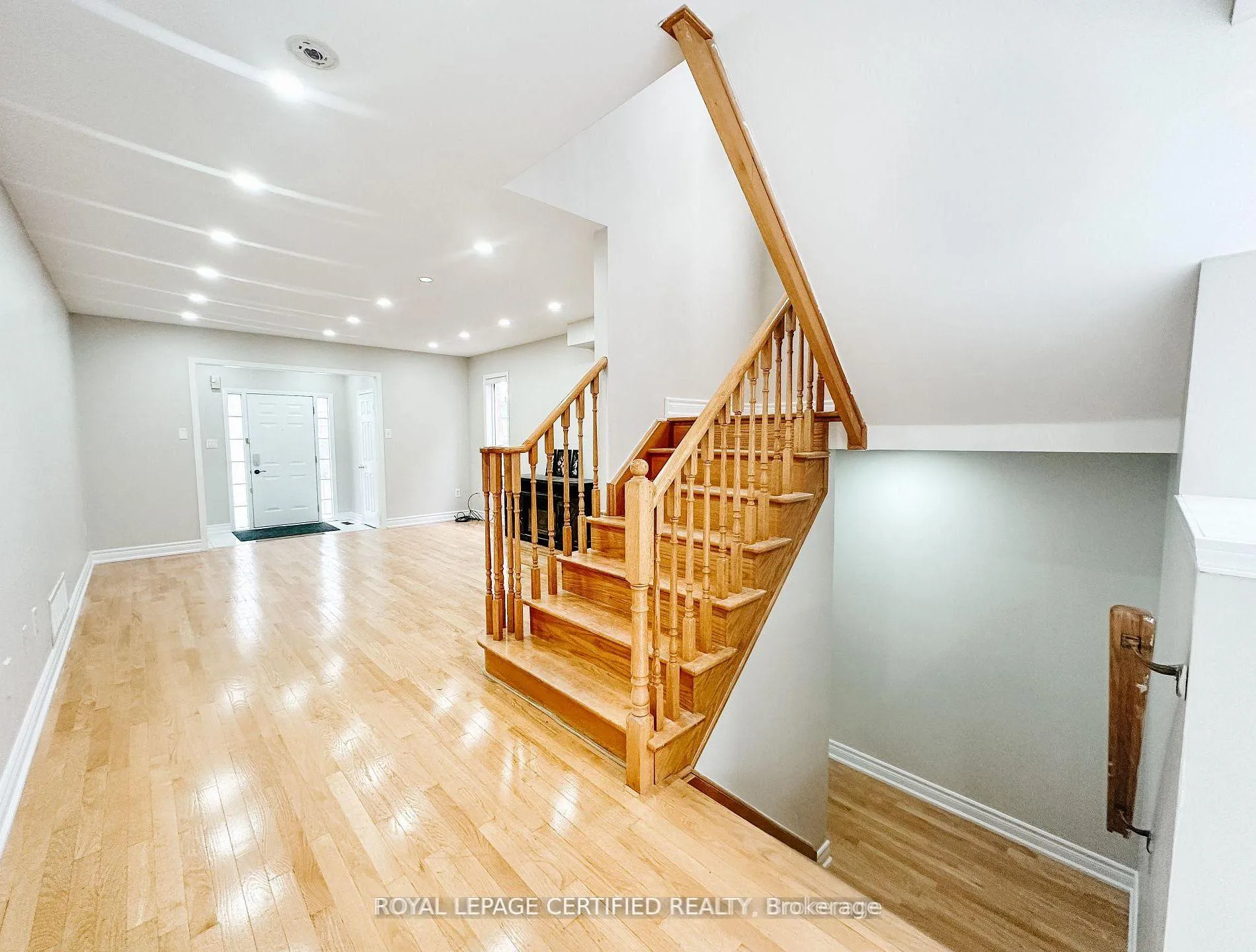 Photo 18 of 30 Lucerne Drive, Vaughan, Vellore Village — HOMEH