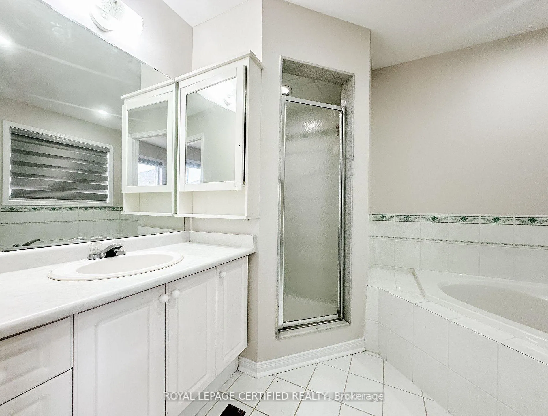 Photo 26 of 30 Lucerne Drive, Vaughan, Vellore Village — HOMEH