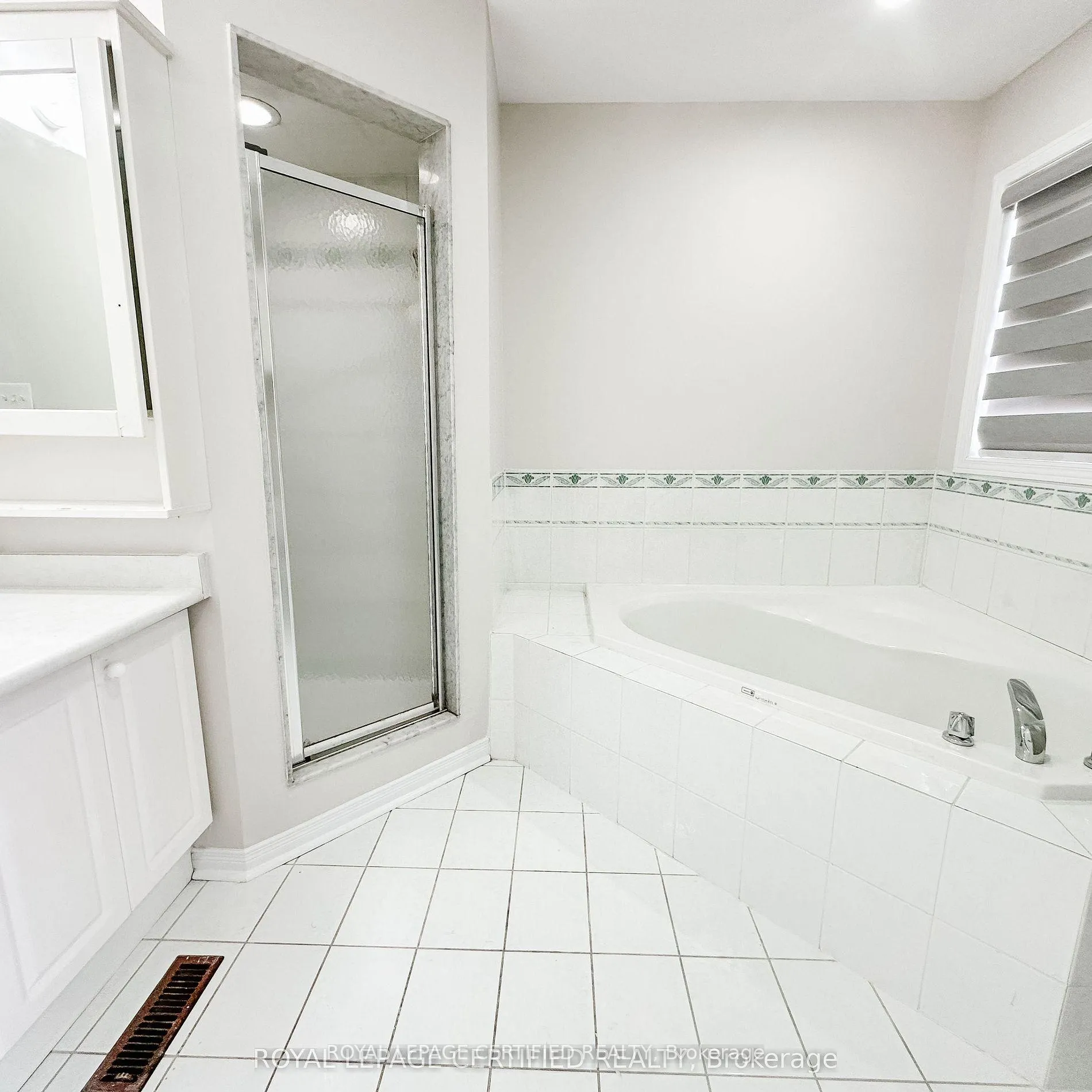 Photo 28 of 30 Lucerne Drive, Vaughan, Vellore Village — HOMEH