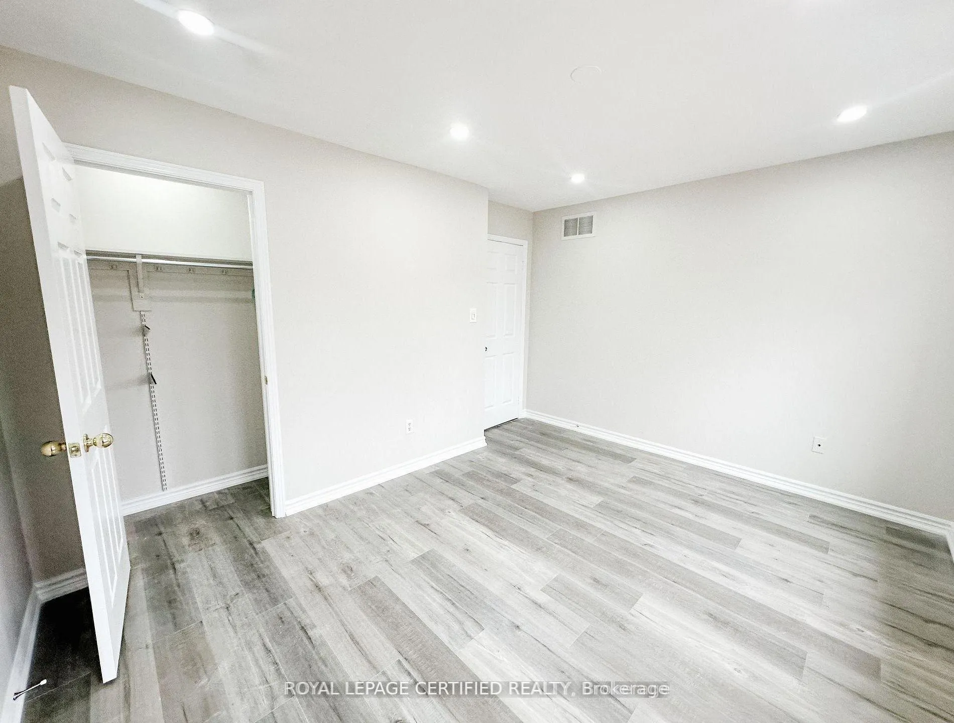 Photo 32 of 30 Lucerne Drive, Vaughan, Vellore Village — HOMEH
