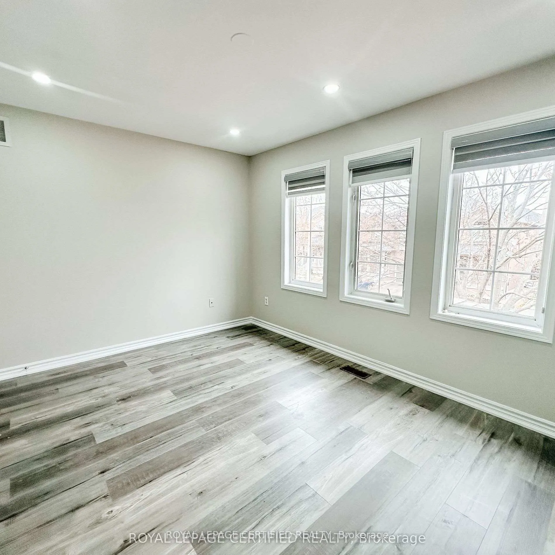 Photo 33 of 30 Lucerne Drive, Vaughan, Vellore Village — HOMEH