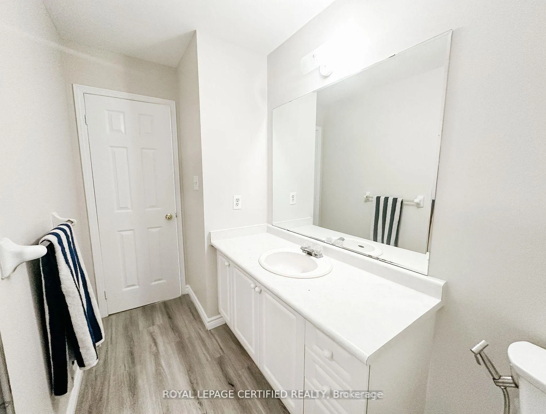 Photo 38 of 30 Lucerne Drive, Vaughan, Vellore Village — HOMEH