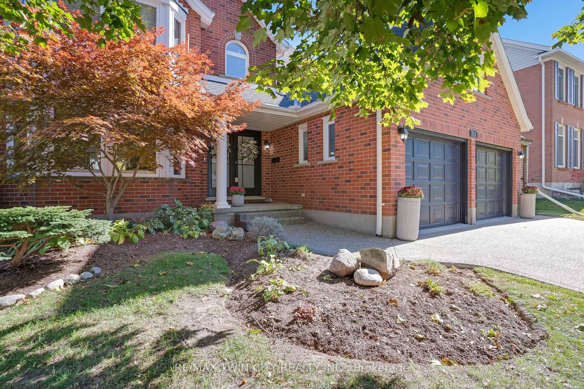 Photo 2 of 328 Wyecroft Boulevard, Waterloo — HOMEH