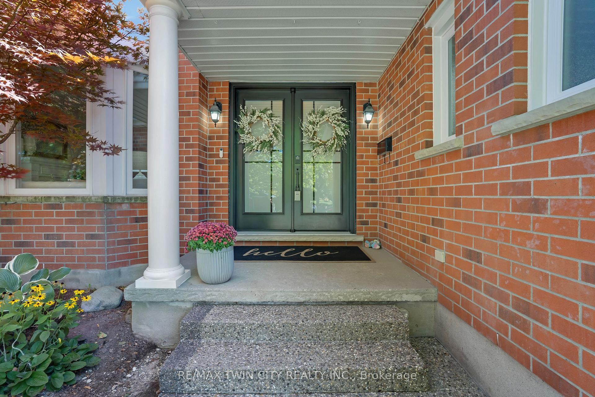 Photo 3 of 328 Wyecroft Boulevard, Waterloo — HOMEH
