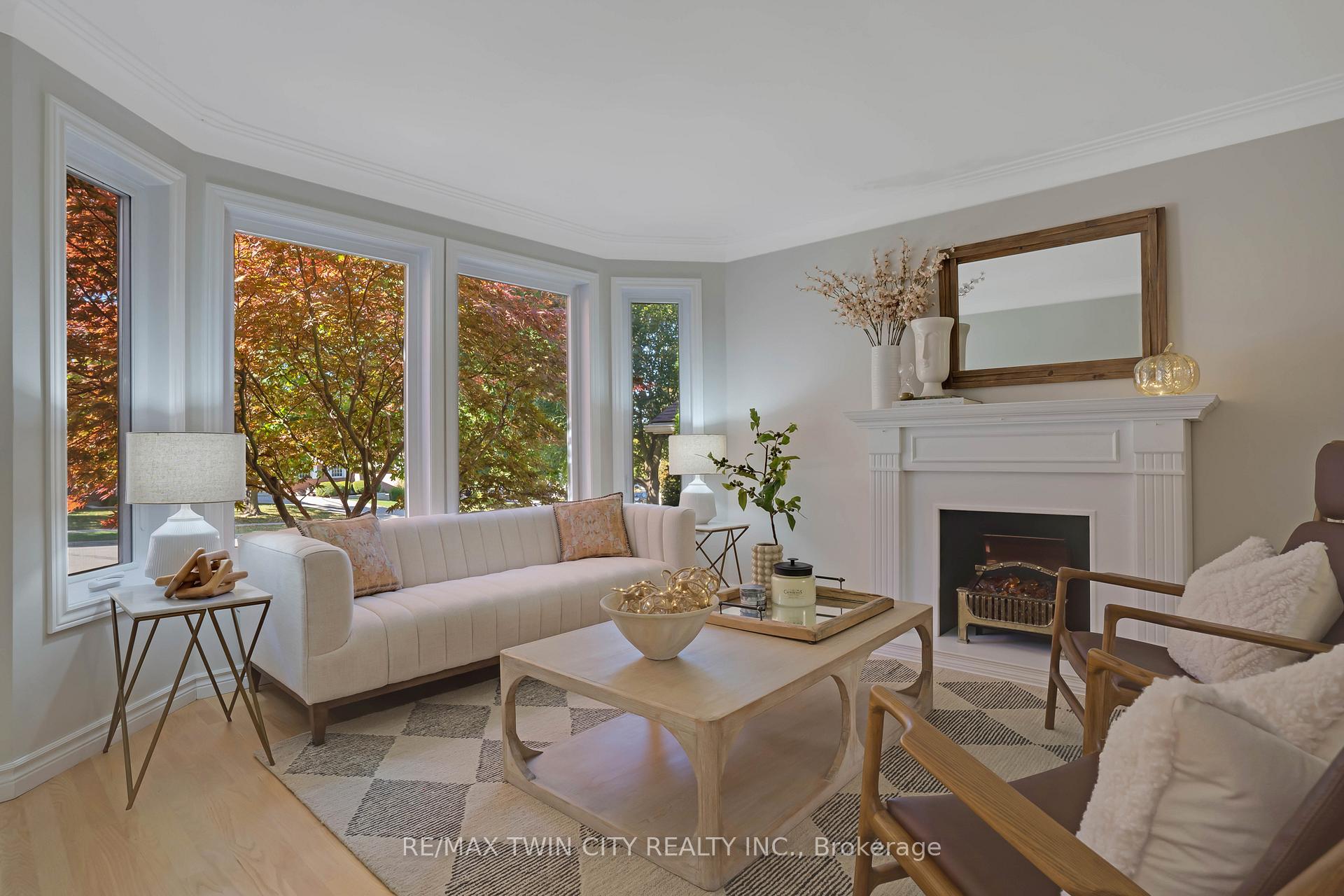 Photo 7 of 328 Wyecroft Boulevard, Waterloo — HOMEH