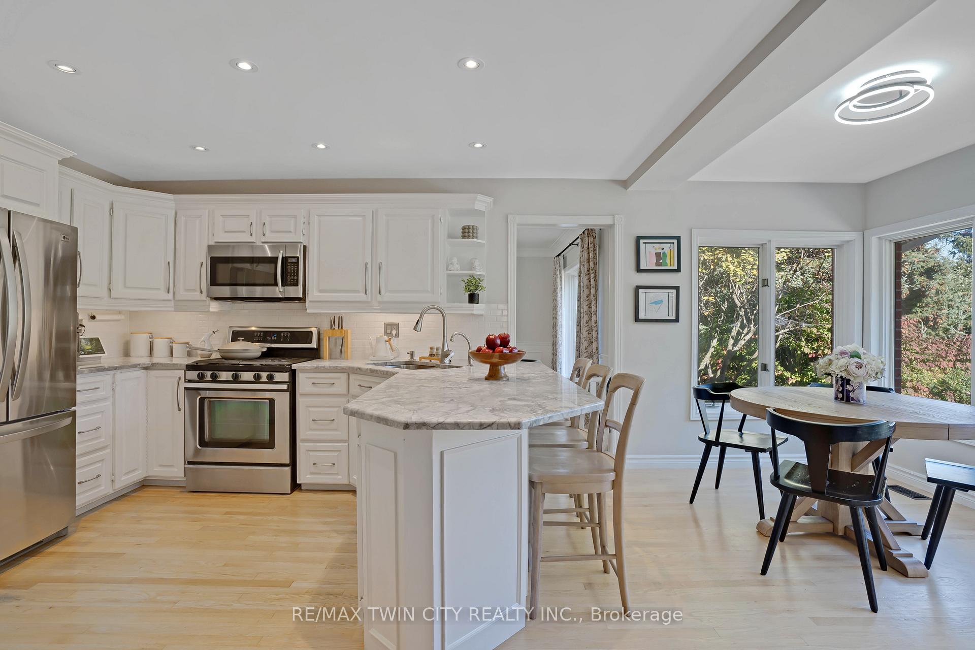 Photo 13 of 328 Wyecroft Boulevard, Waterloo — HOMEH