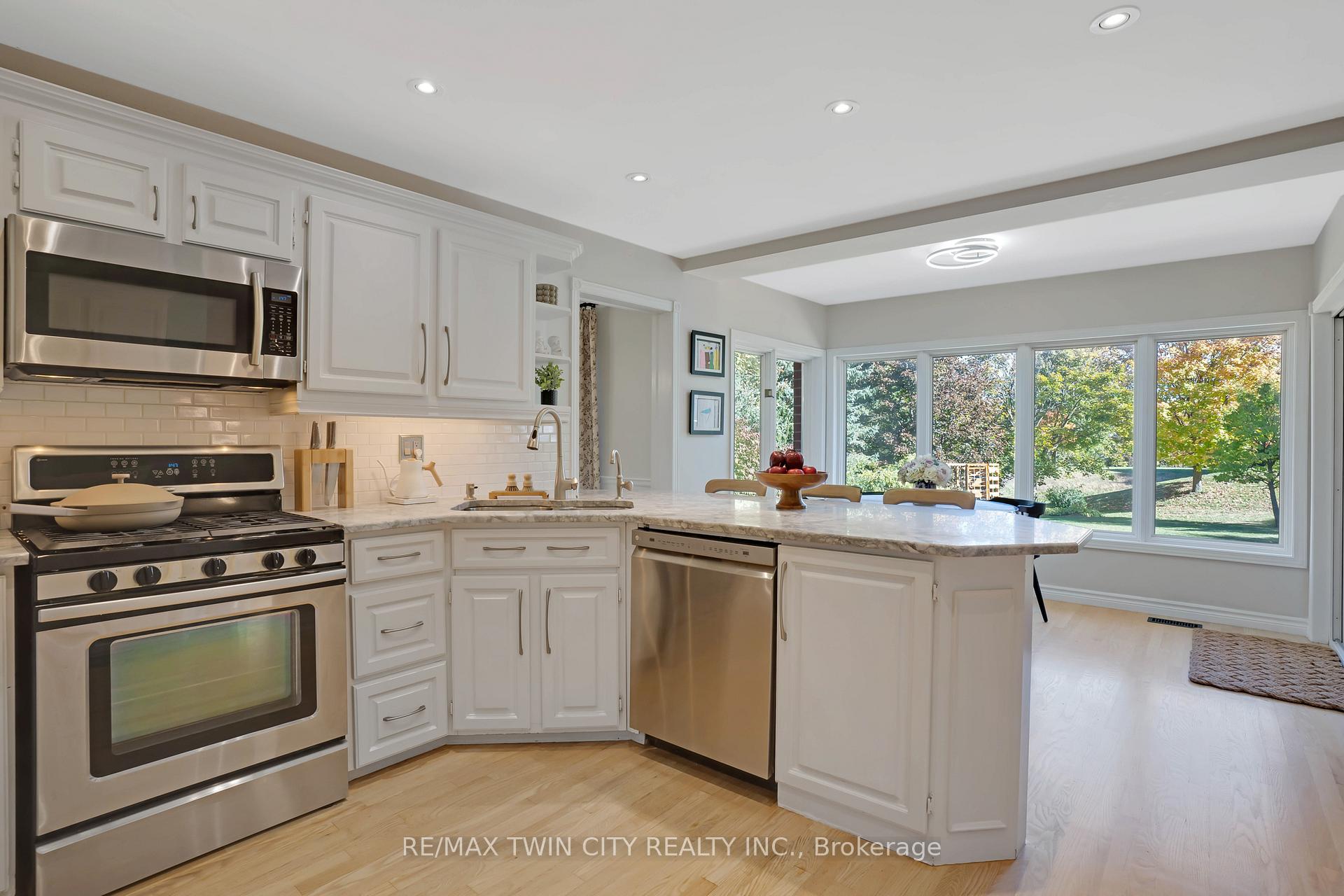 Photo 14 of 328 Wyecroft Boulevard, Waterloo — HOMEH