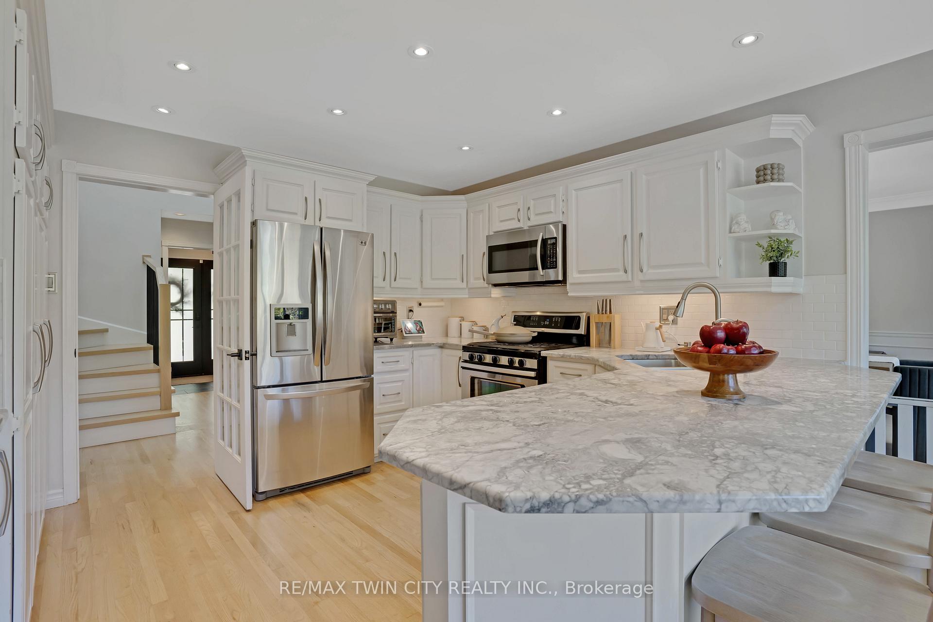 Photo 15 of 328 Wyecroft Boulevard, Waterloo — HOMEH