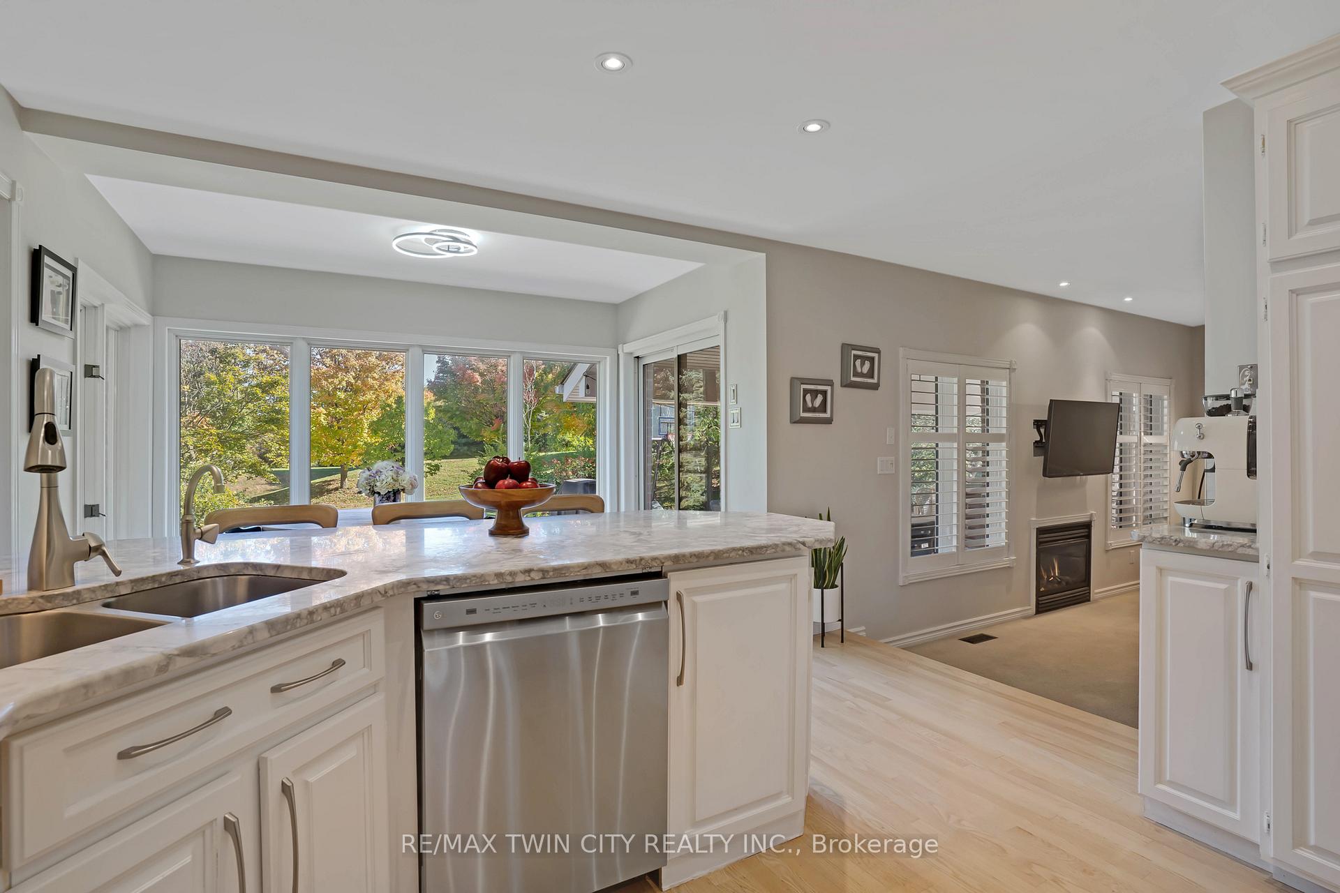 Photo 16 of 328 Wyecroft Boulevard, Waterloo — HOMEH