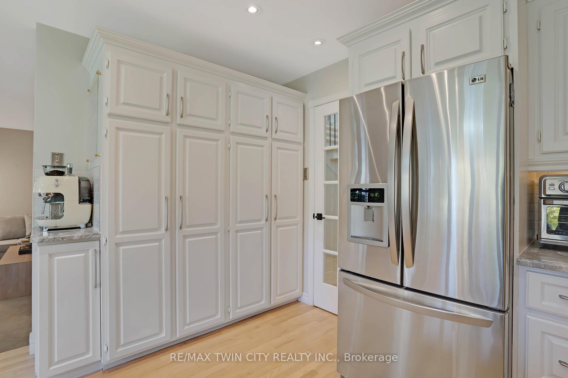Photo 17 of 328 Wyecroft Boulevard, Waterloo — HOMEH