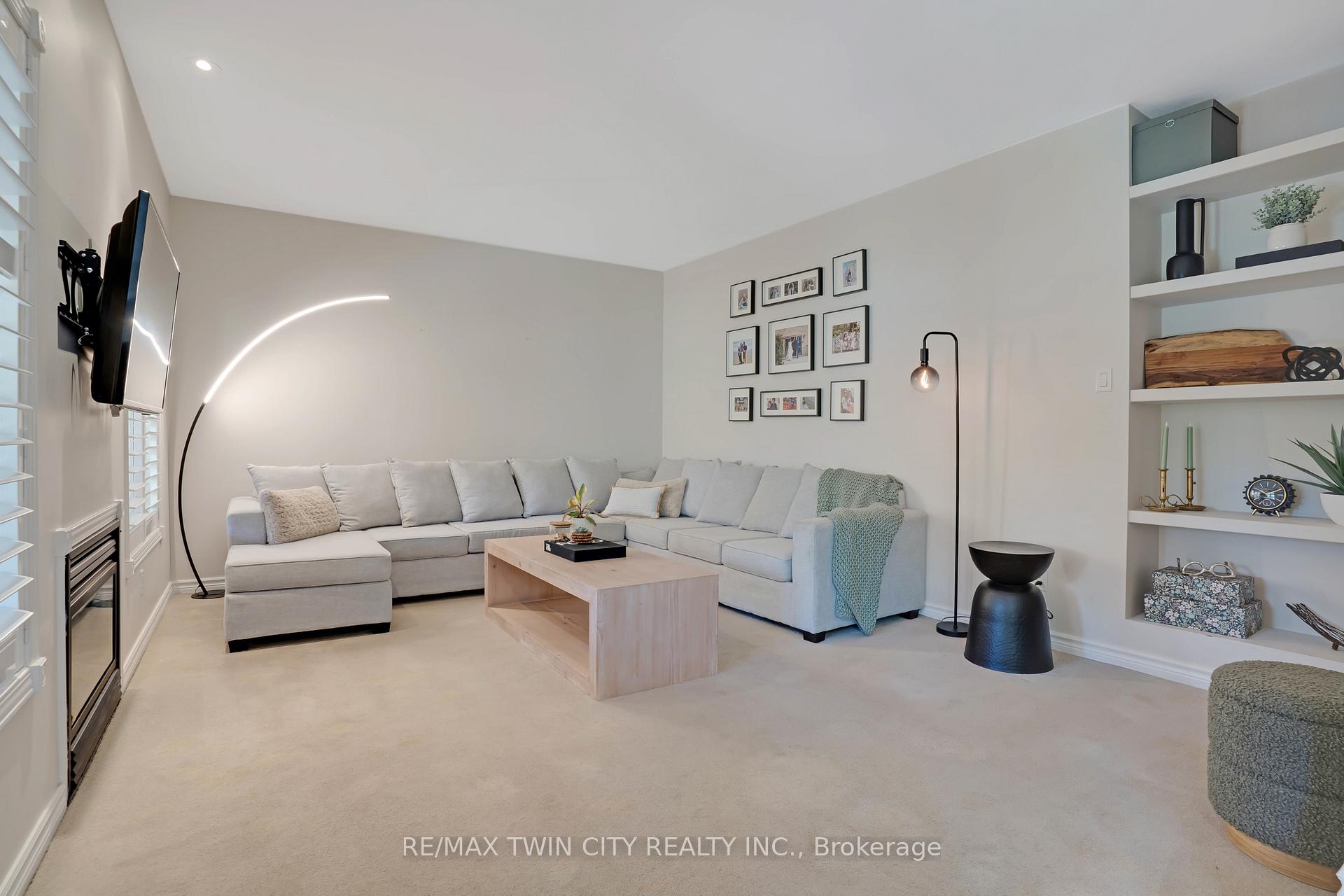 Photo 19 of 328 Wyecroft Boulevard, Waterloo — HOMEH
