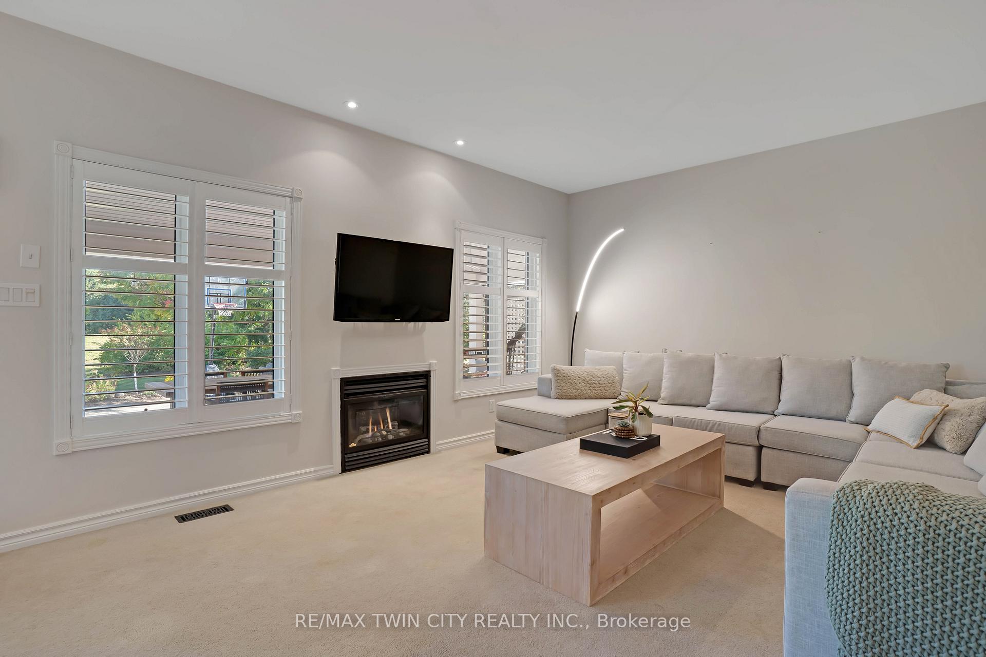 Photo 21 of 328 Wyecroft Boulevard, Waterloo — HOMEH