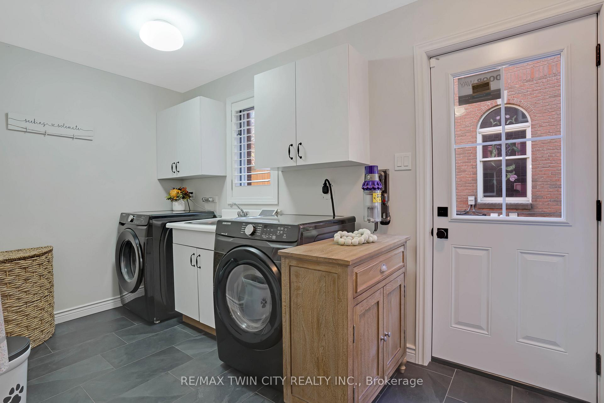 Photo 23 of 328 Wyecroft Boulevard, Waterloo — HOMEH