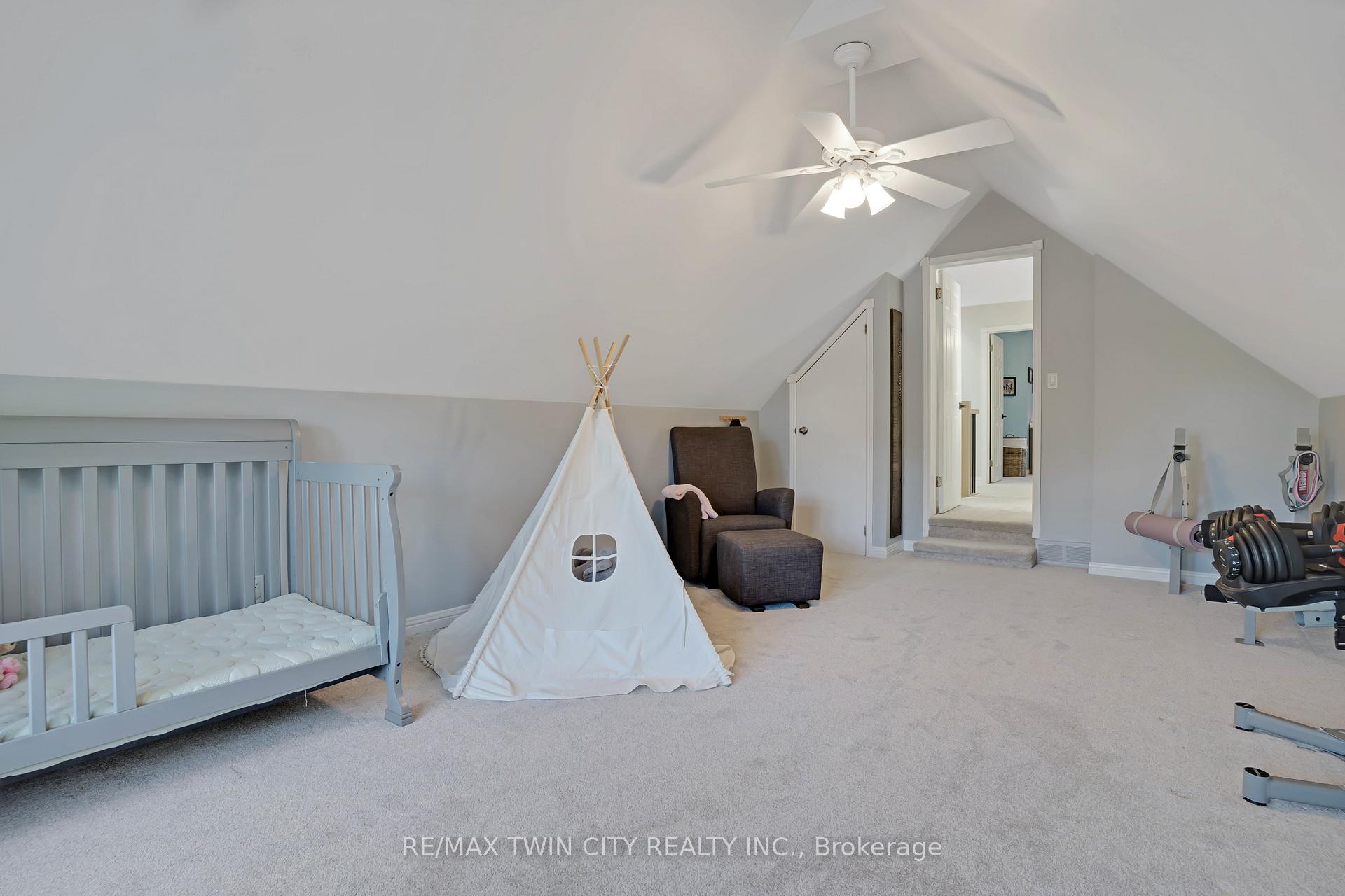 Photo 25 of 328 Wyecroft Boulevard, Waterloo — HOMEH