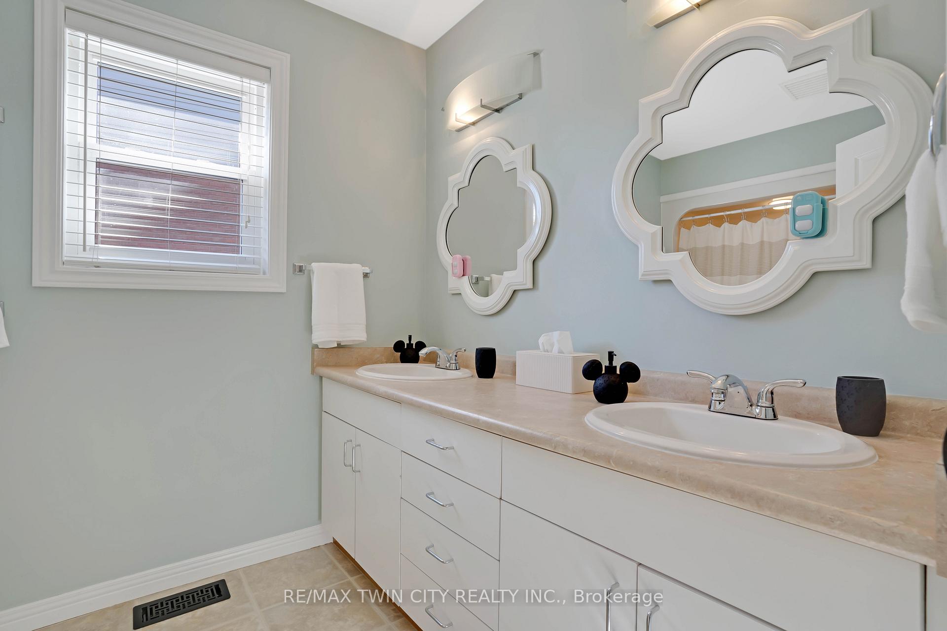 Photo 26 of 328 Wyecroft Boulevard, Waterloo — HOMEH