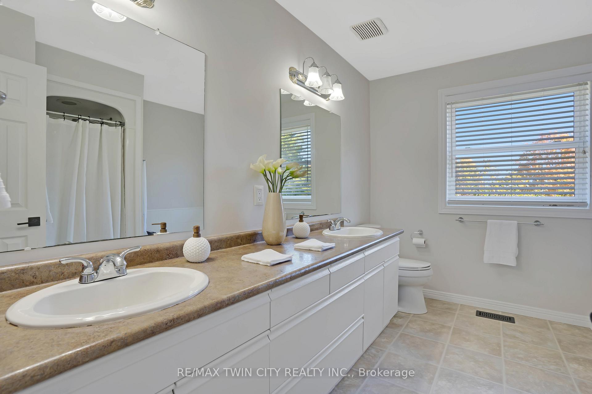 Photo 33 of 328 Wyecroft Boulevard, Waterloo — HOMEH
